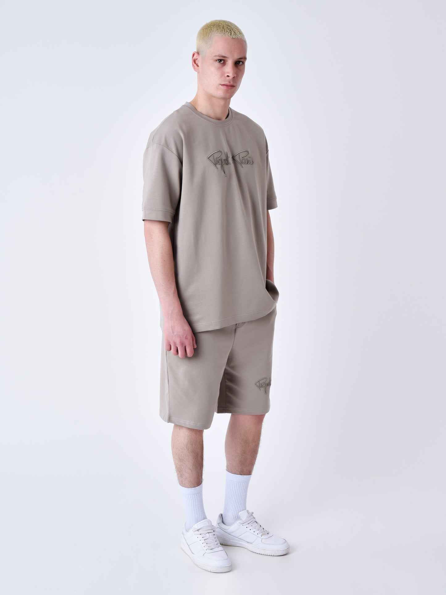 short-classique-brode-4878-taupe-modelshot