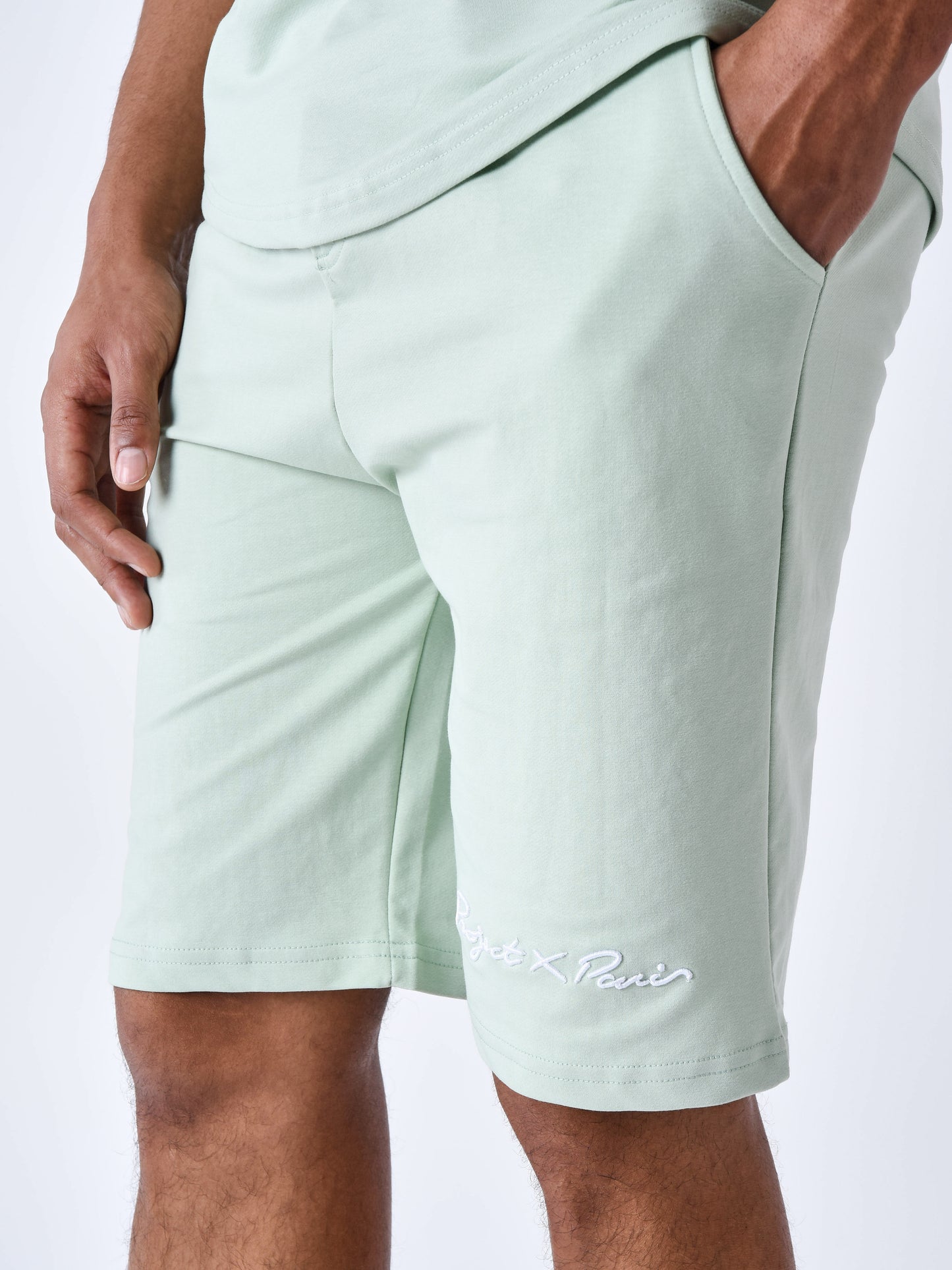short-classique-brode-vert-d-eau