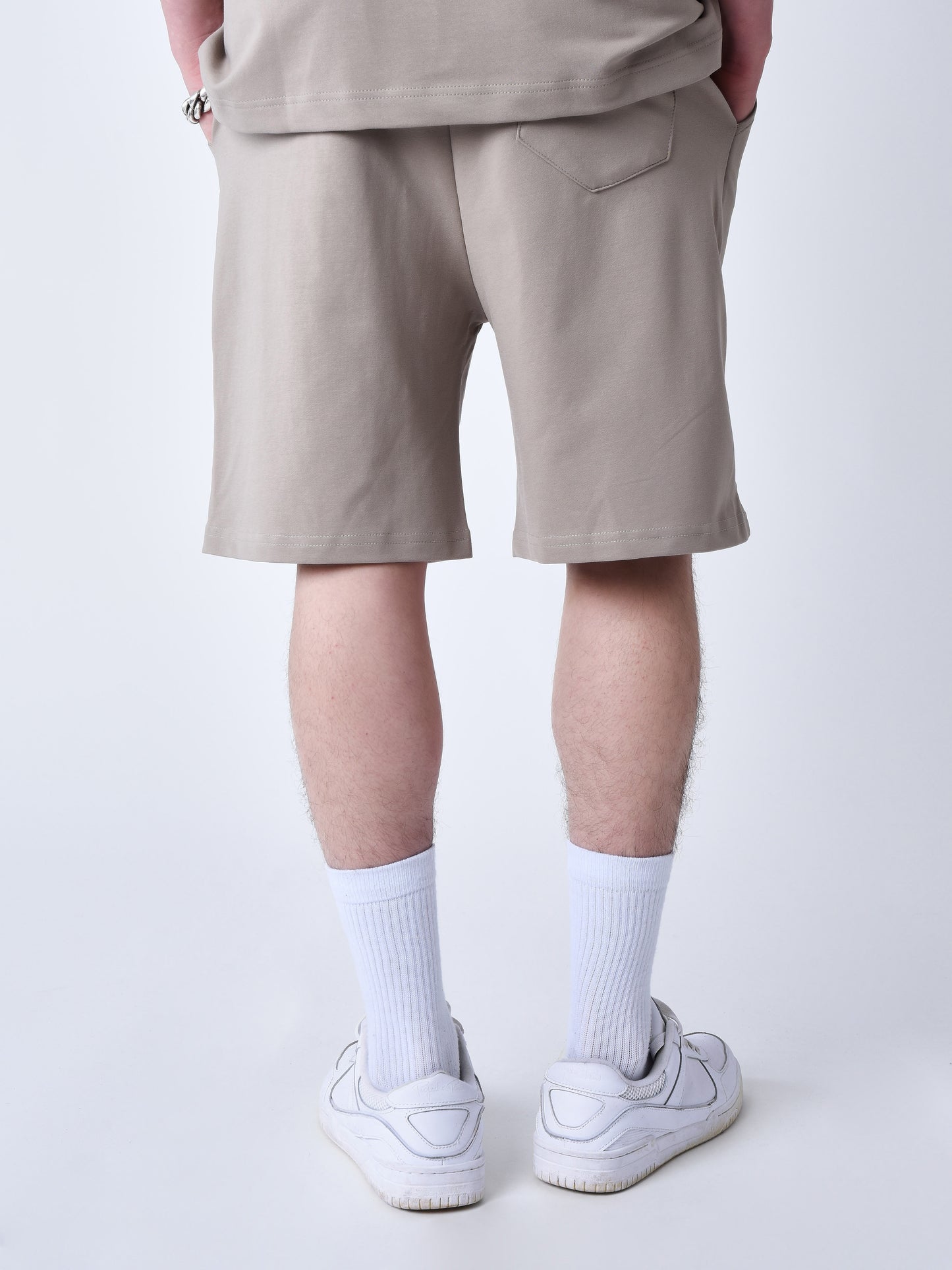 short-classique-brode-4878-taupe-modelshot