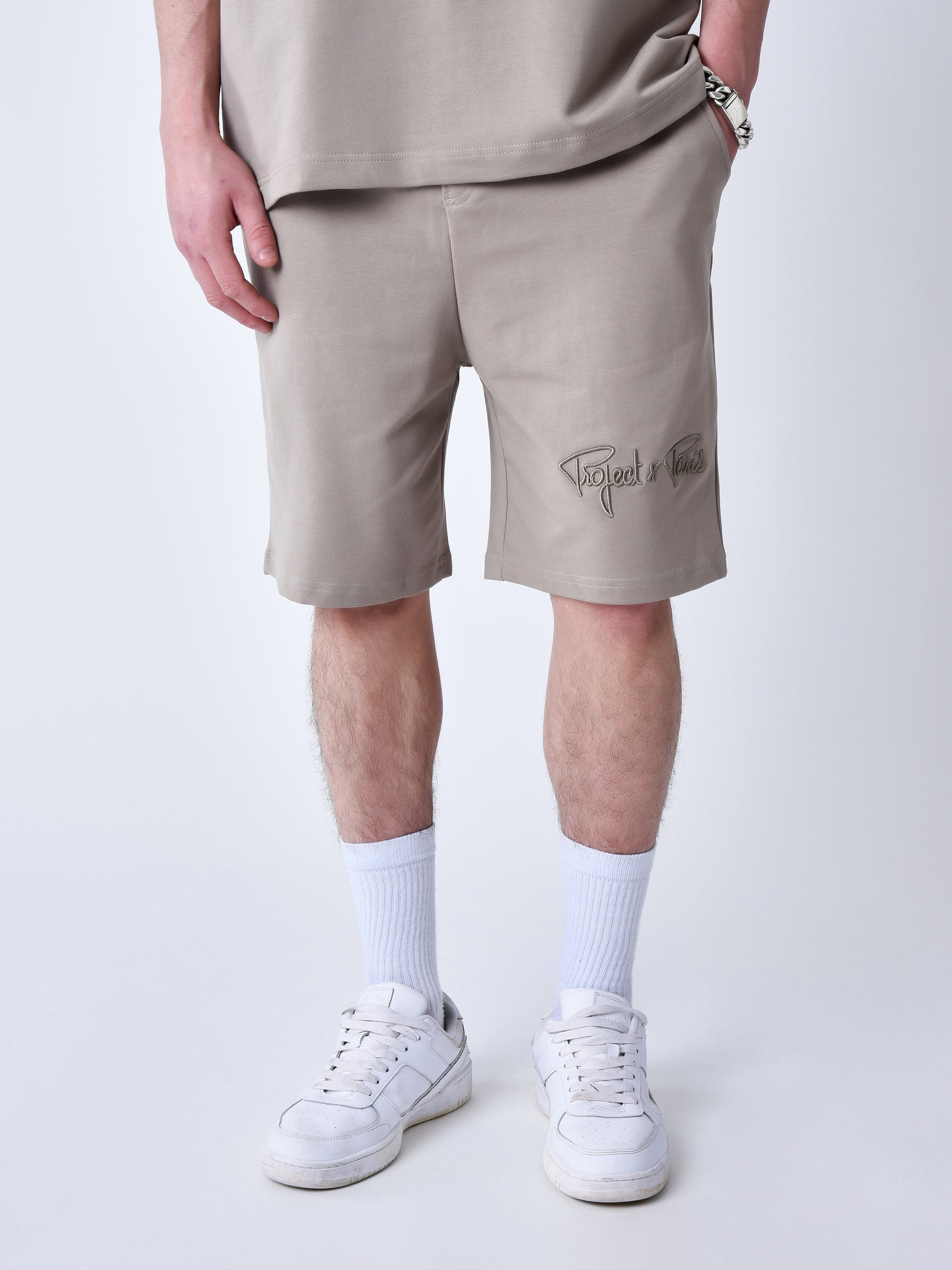 short-classique-brode-4878-taupe-modelshot