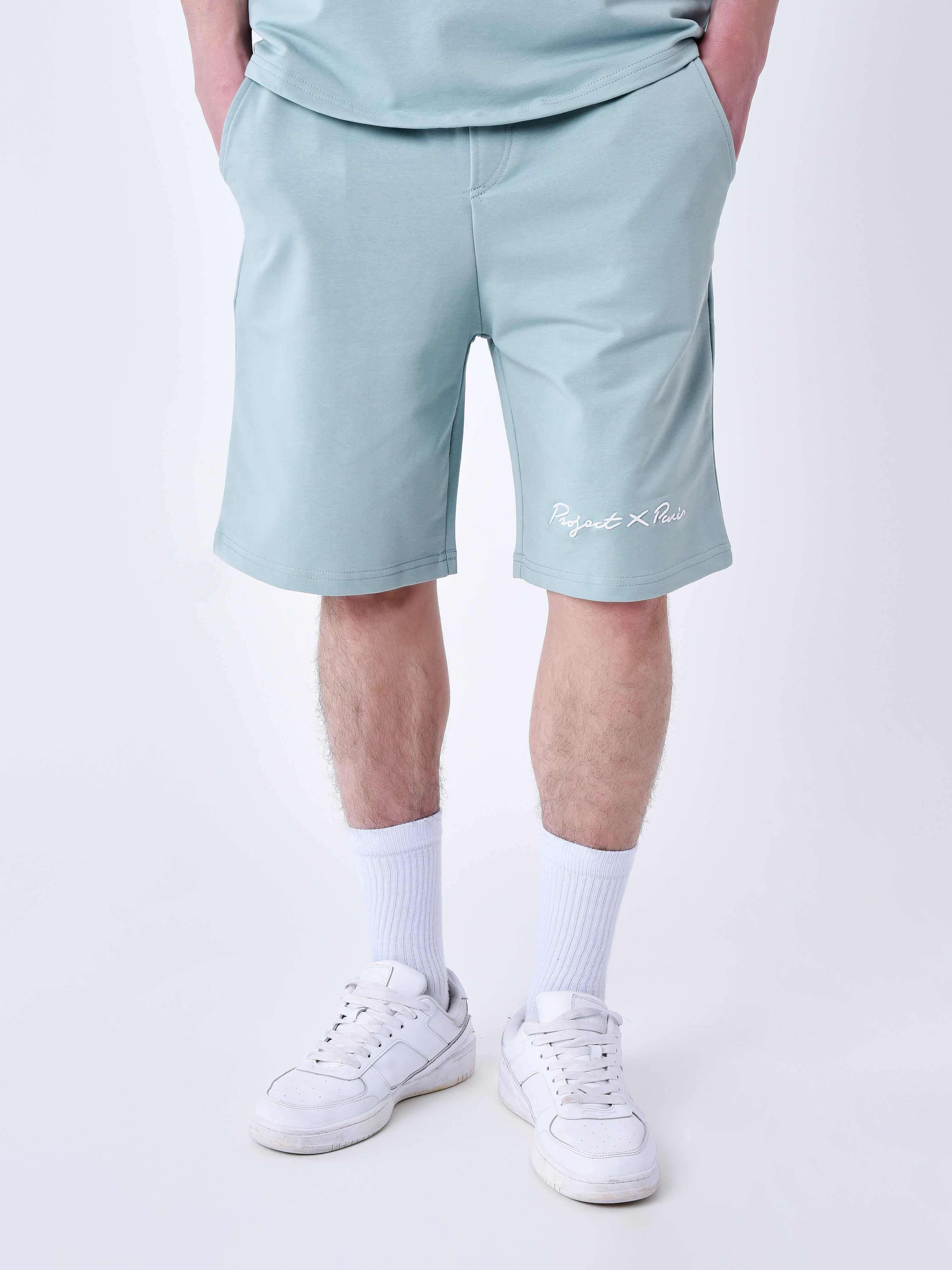 short-classique-brode-bleu-vert-modelshot