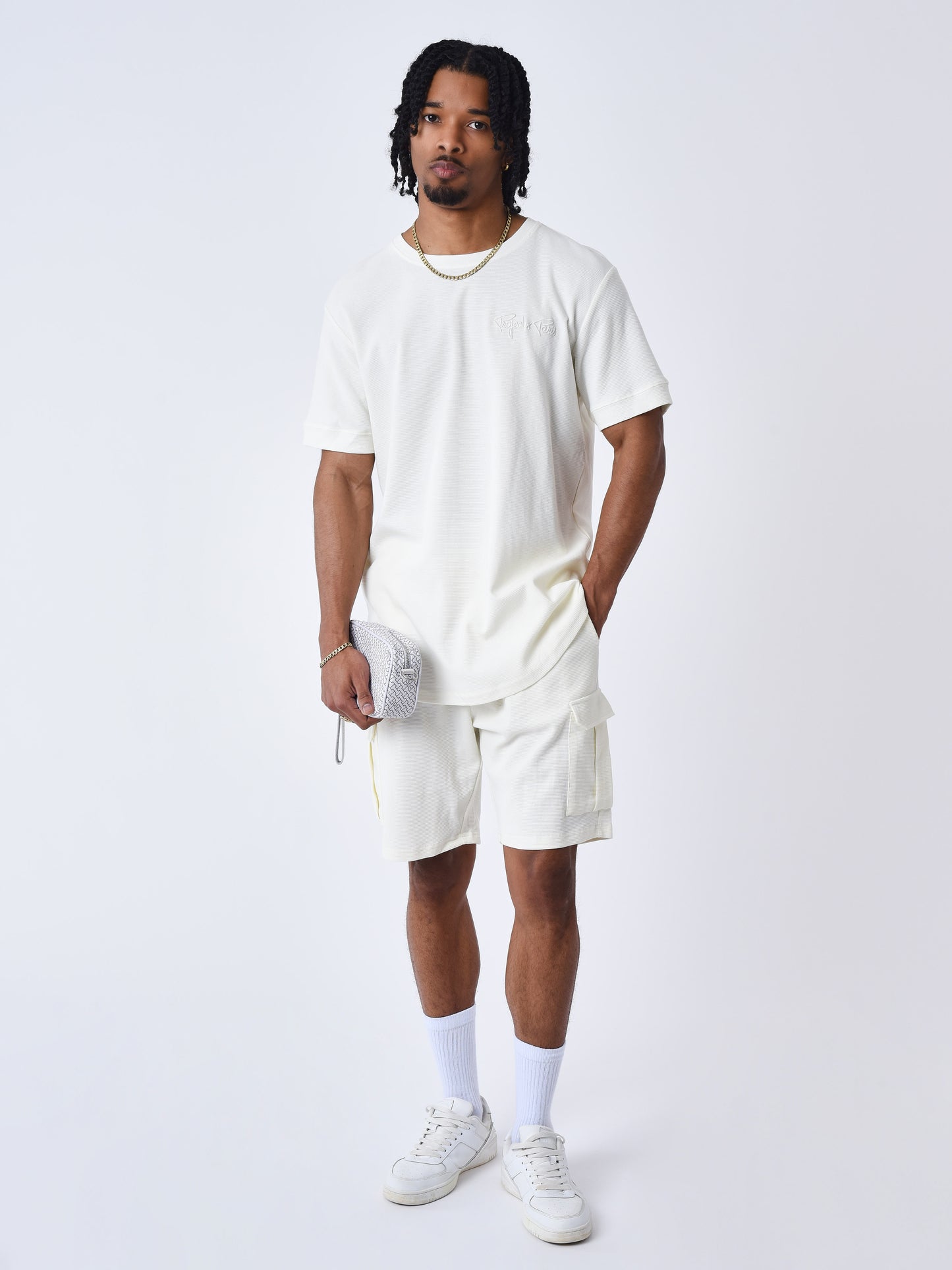 short-classique-texture-blanc-casse-modelshot