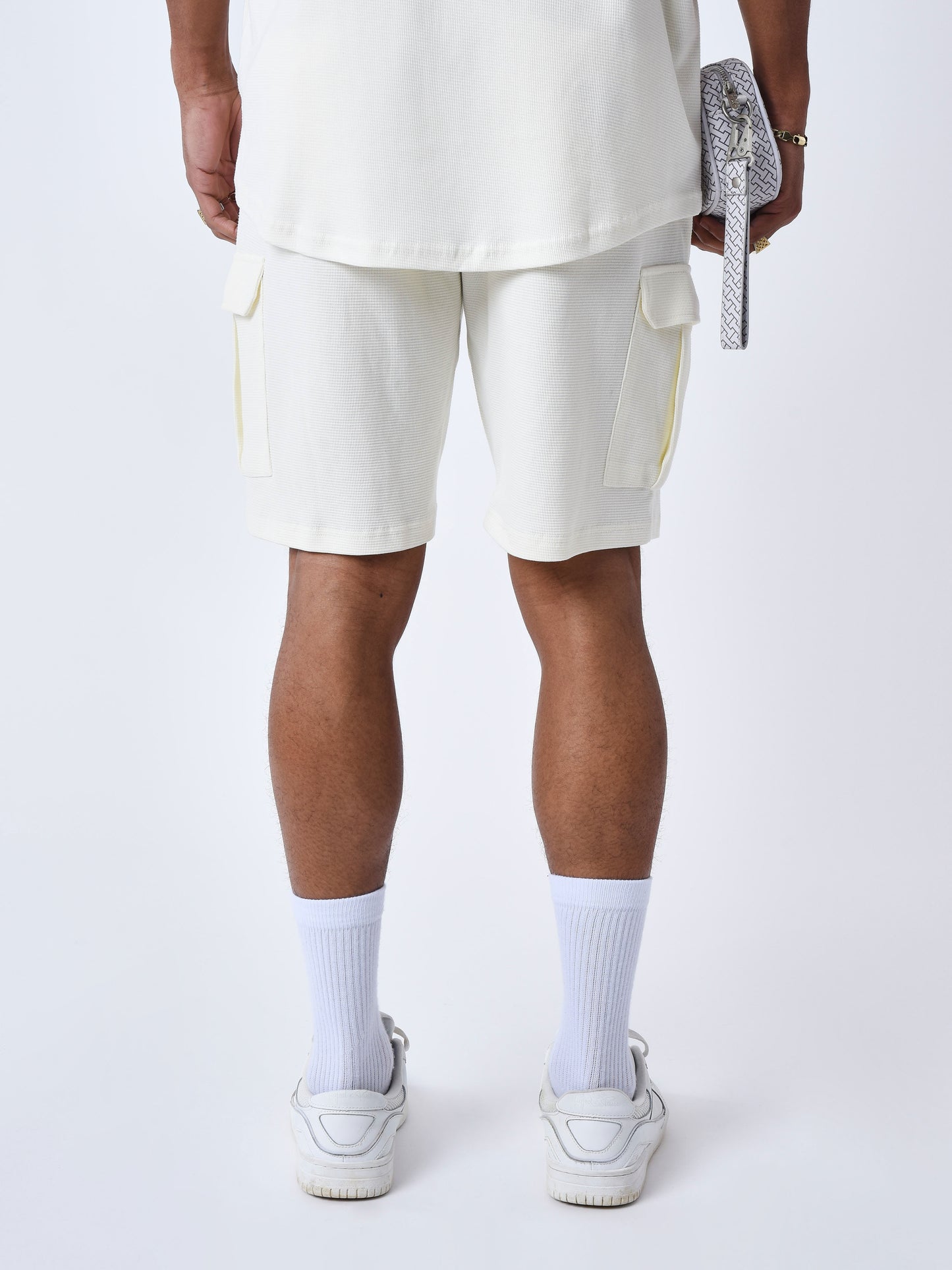 short-classique-texture-blanc-casse-modelshot