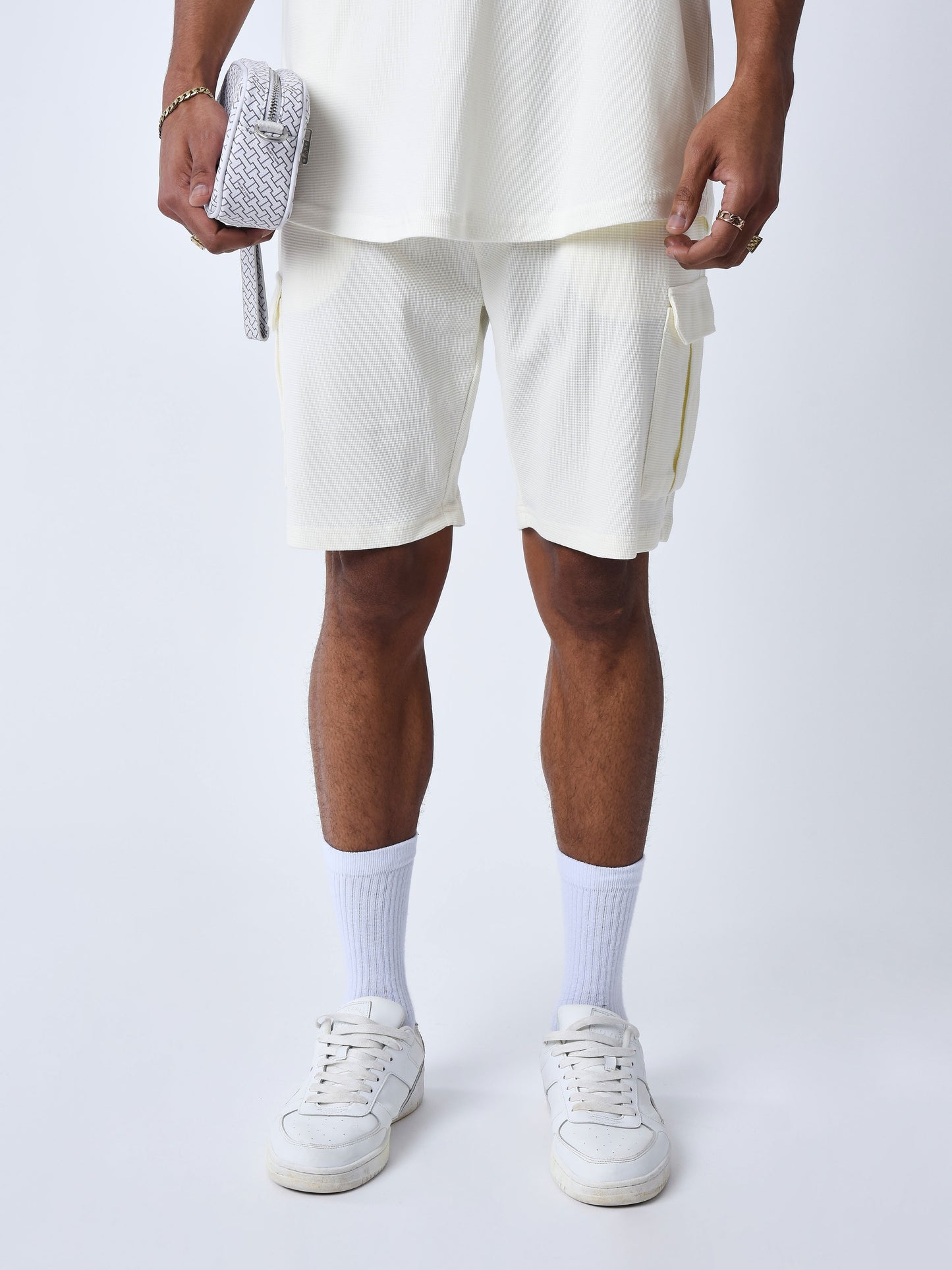short-classique-texture-blanc-casse-modelshot