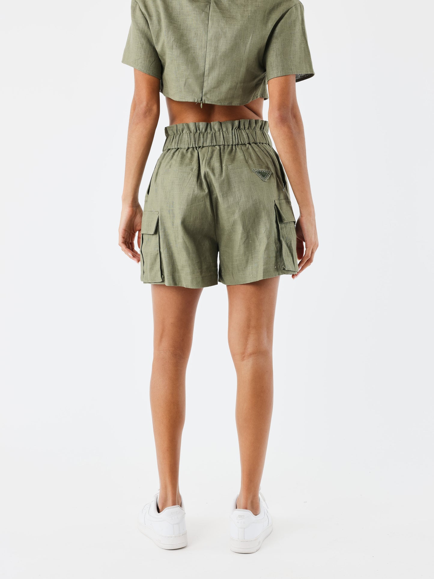 short-coastal-olive-fonce-modelshot