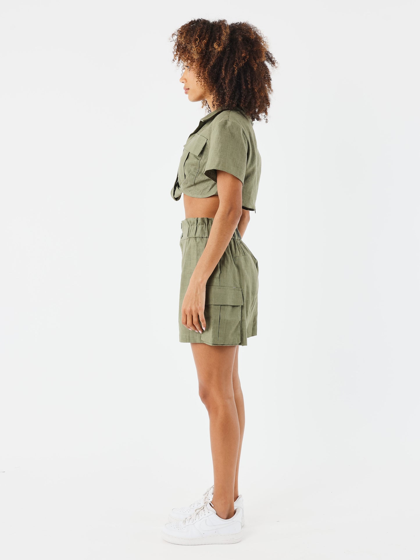 short-coastal-olive-fonce-modelshot