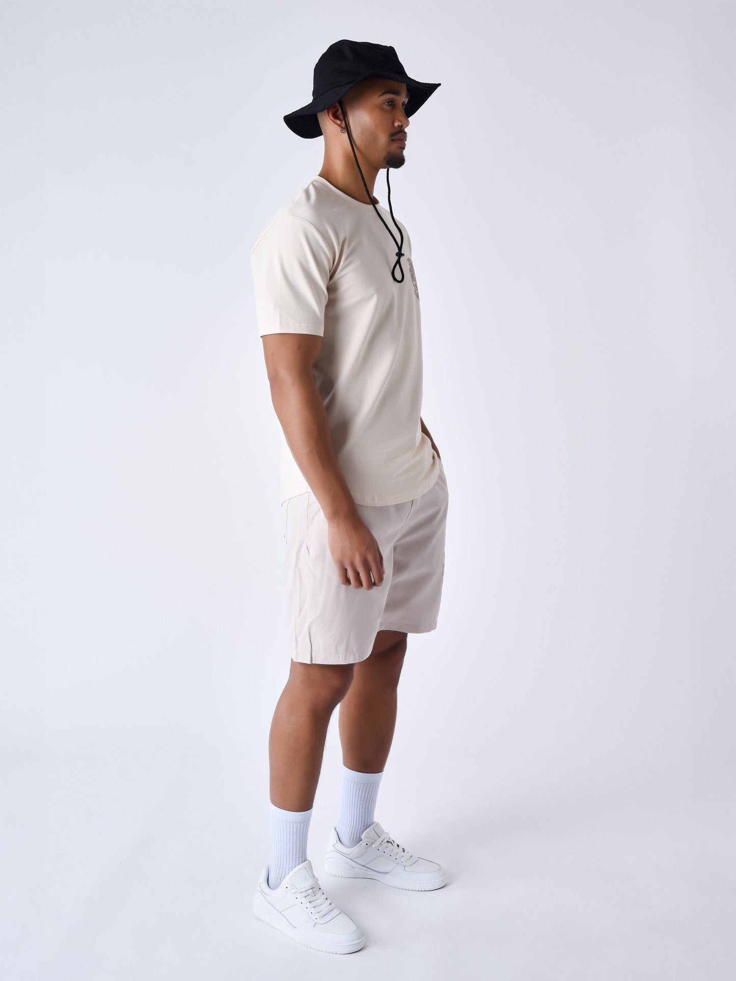 short-de-bain-imprime-groovy-sun-ivoire-modelshot