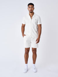 short-decontractee-en-maille-blanc-casse-modelshot