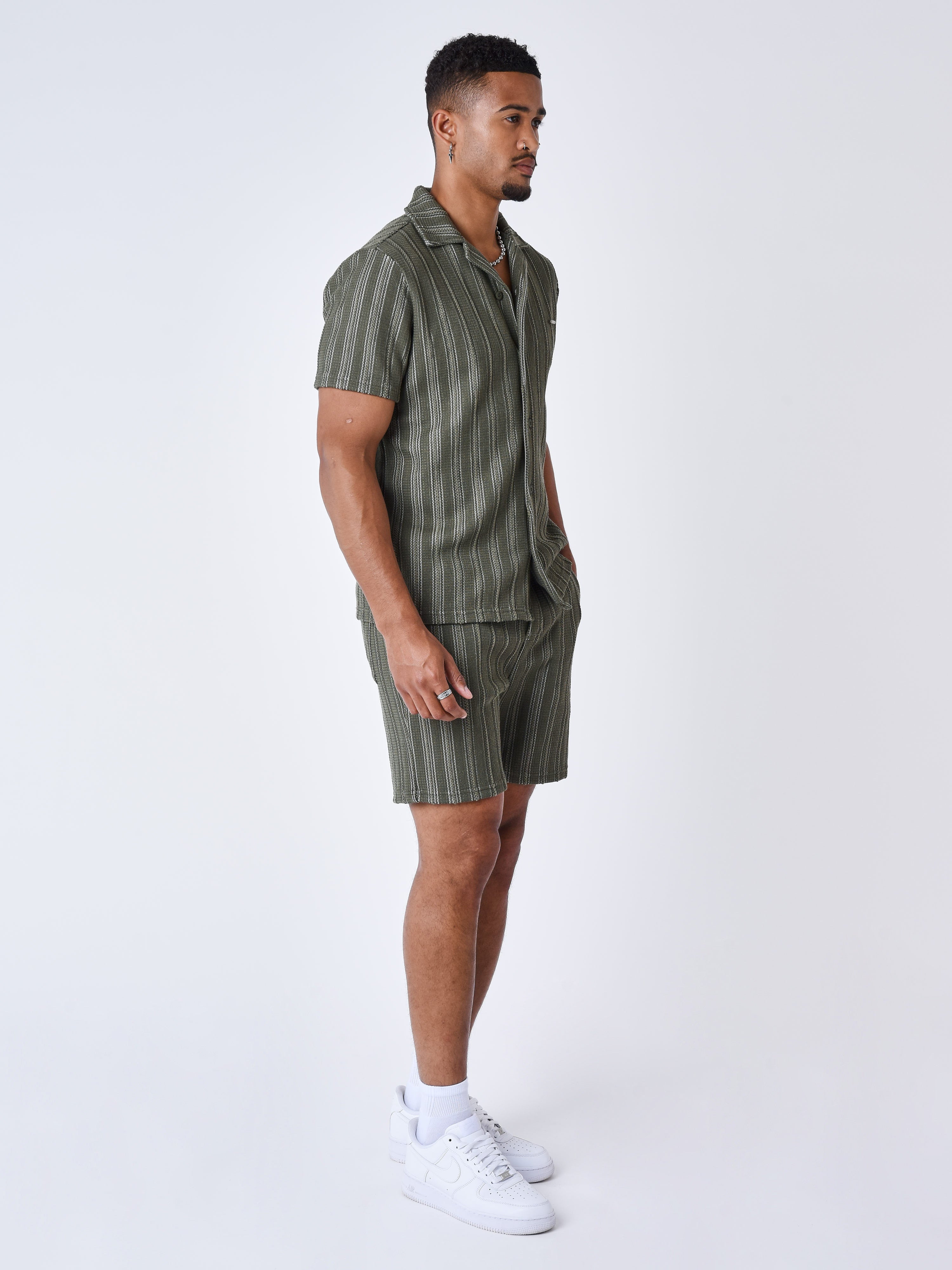 short-decontractee-en-maille-olive-fonce