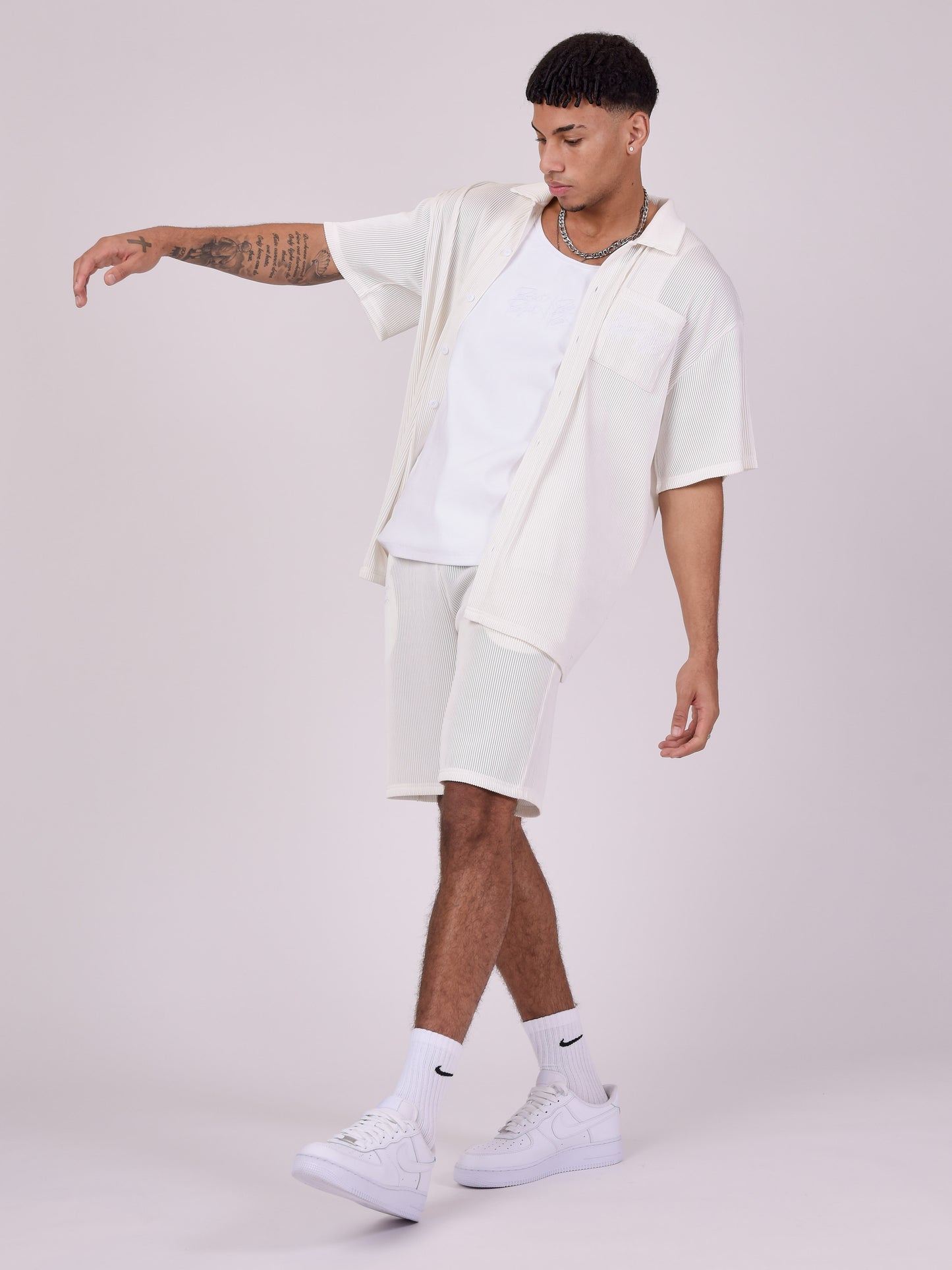 short-en-tissu-cotele-blanc