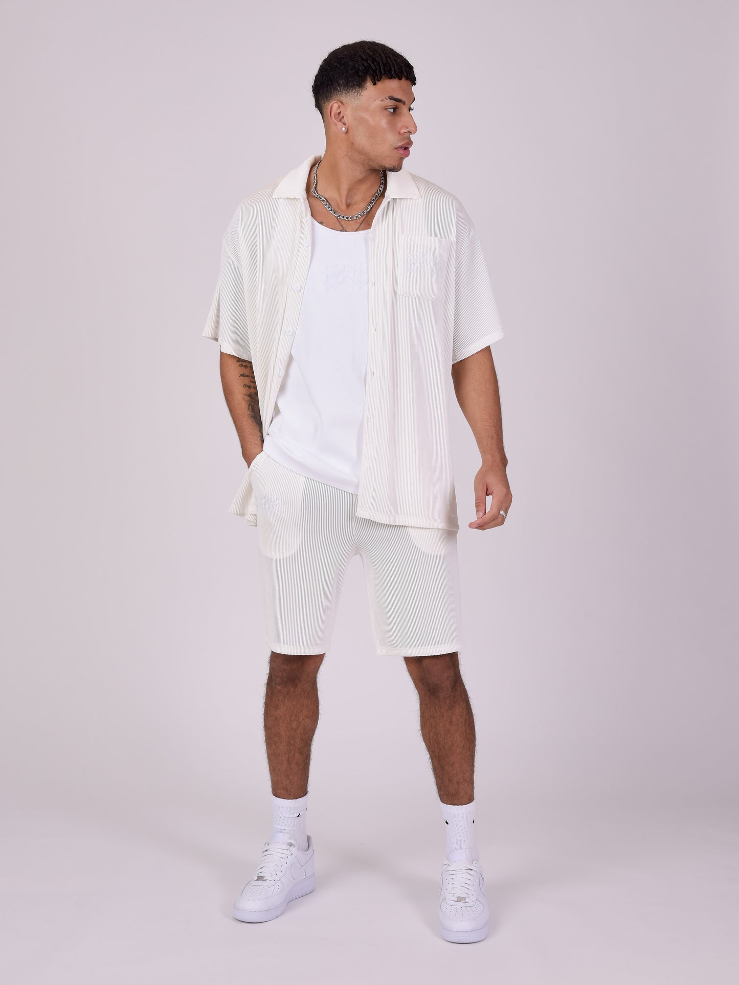 short-en-tissu-cotele-blanc