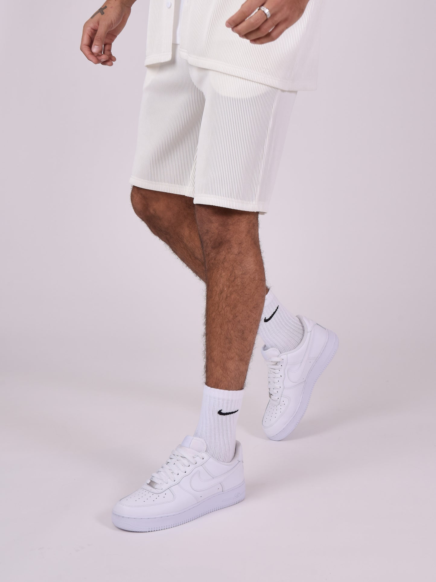 short-en-tissu-cotele-blanc