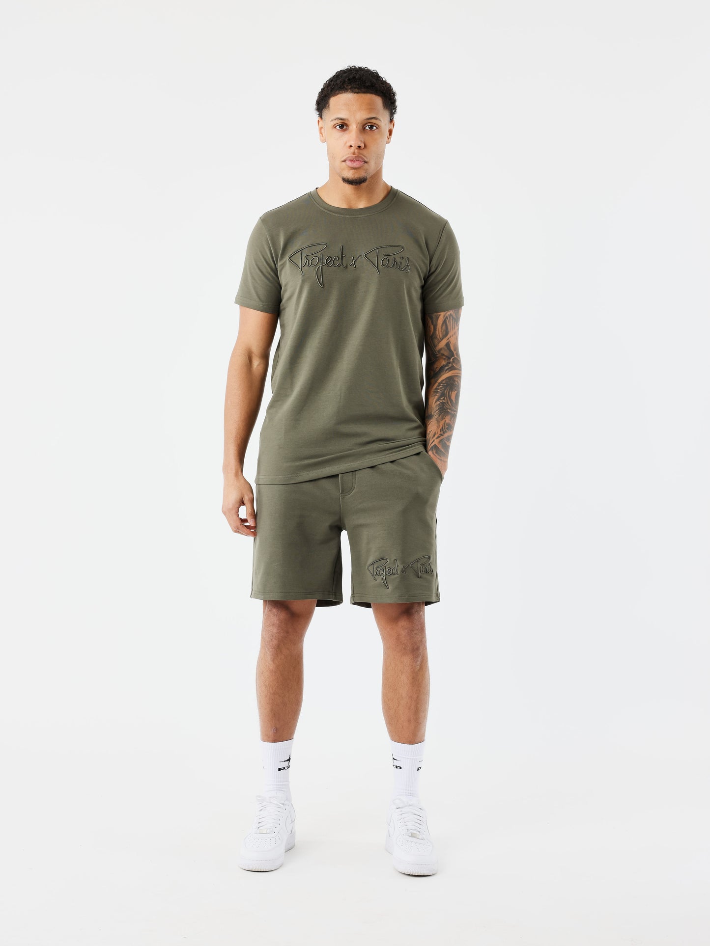 short-essentials-project-x-paris-olive-fonce-modelshot