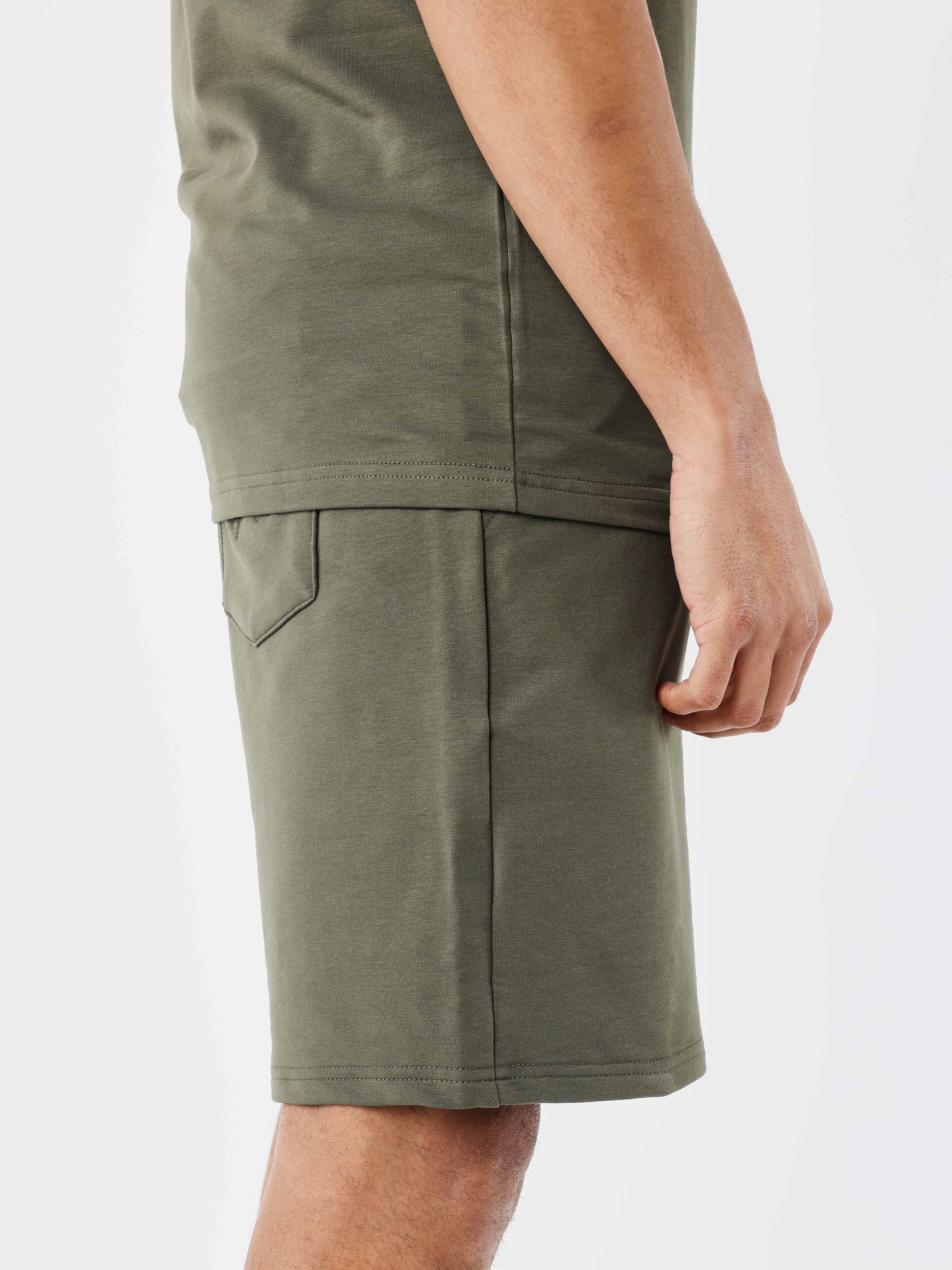 short-essentials-project-x-paris-olive-fonce-modelshot