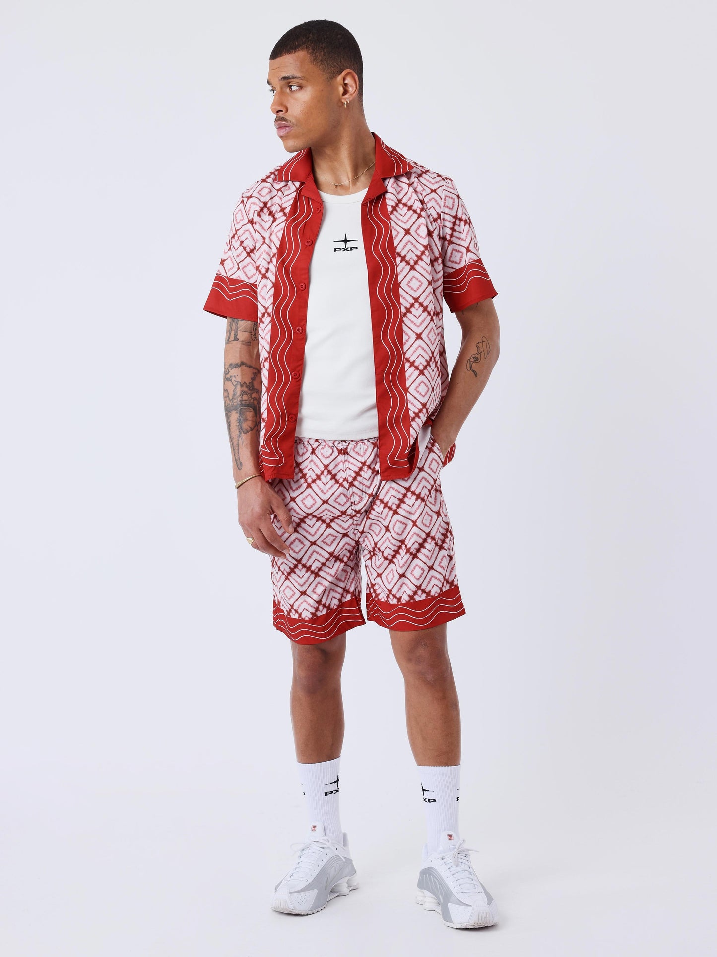 short-fluide-geometrique-rouge