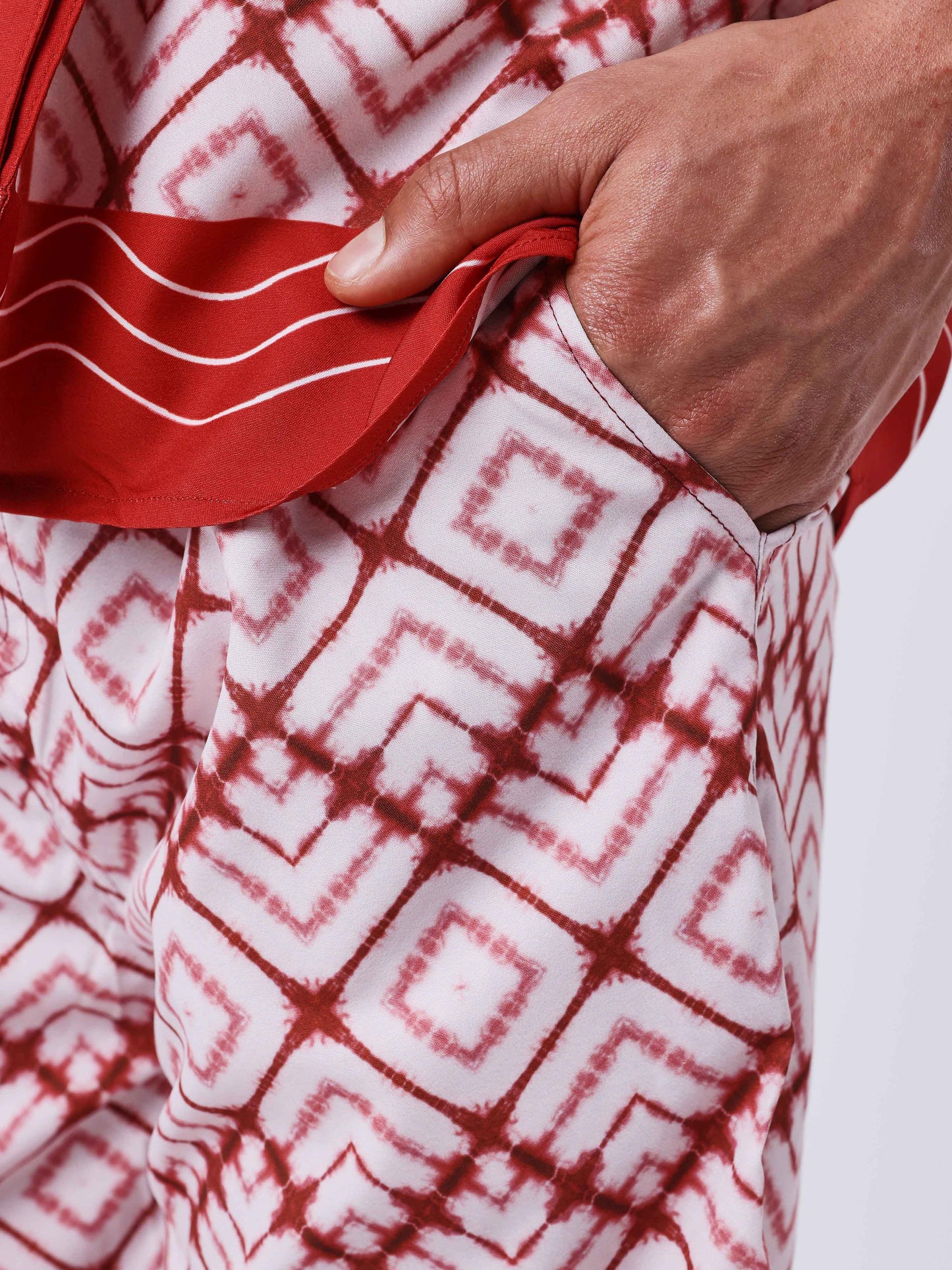 short-fluide-geometrique-rouge