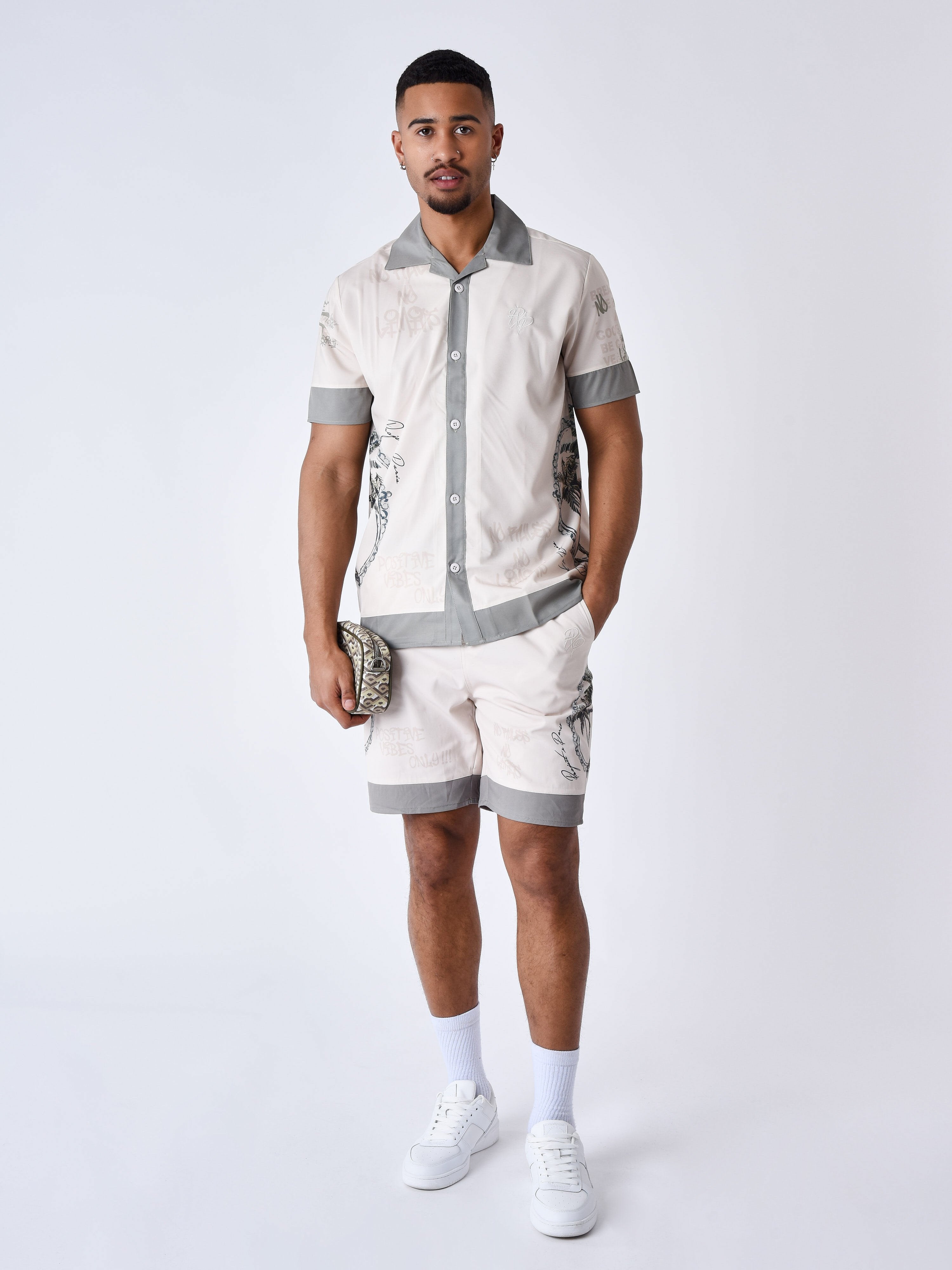 short-fluide-imprime-palmier-craie-modelshot