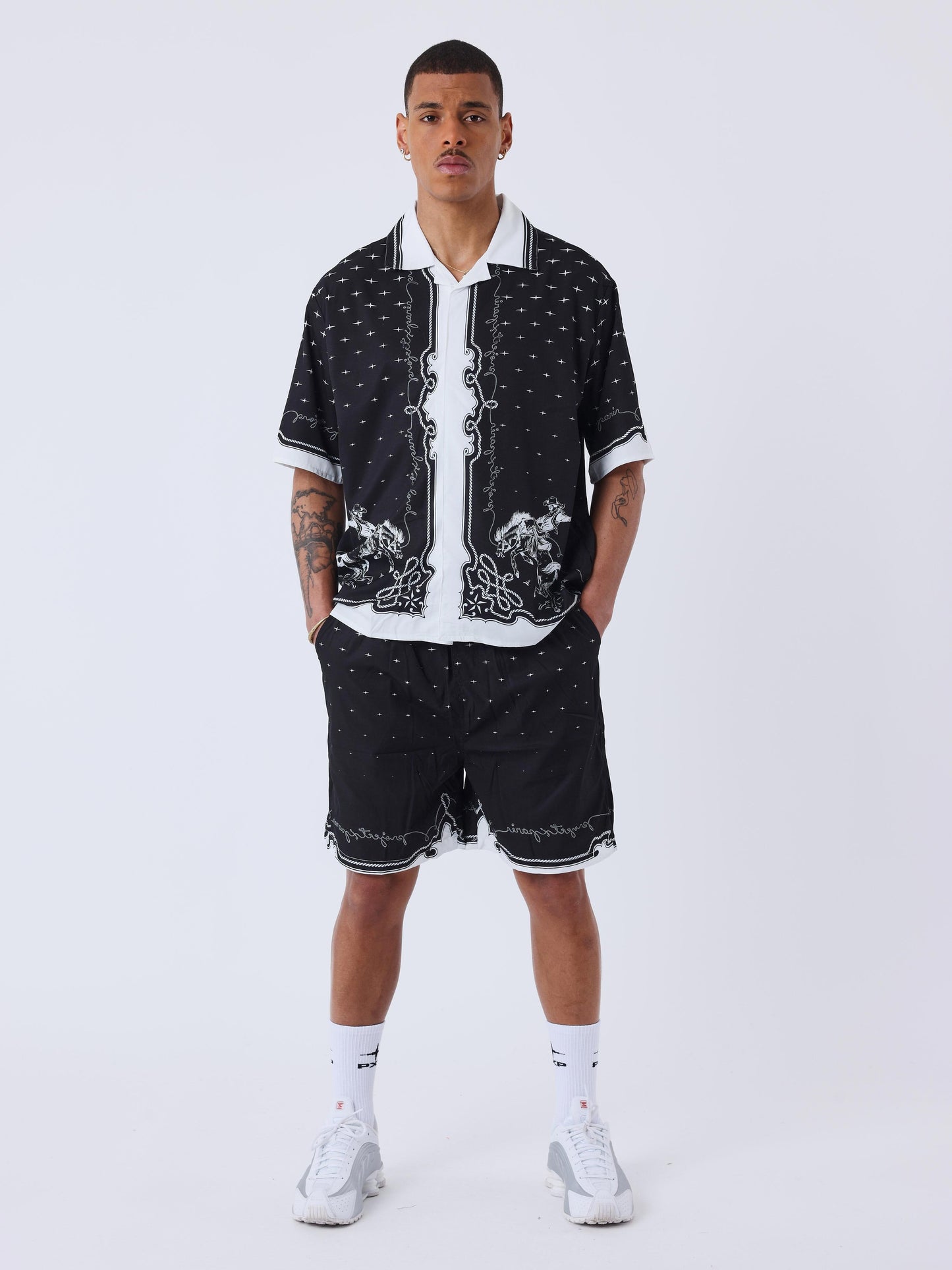 short-fluide-western-noir