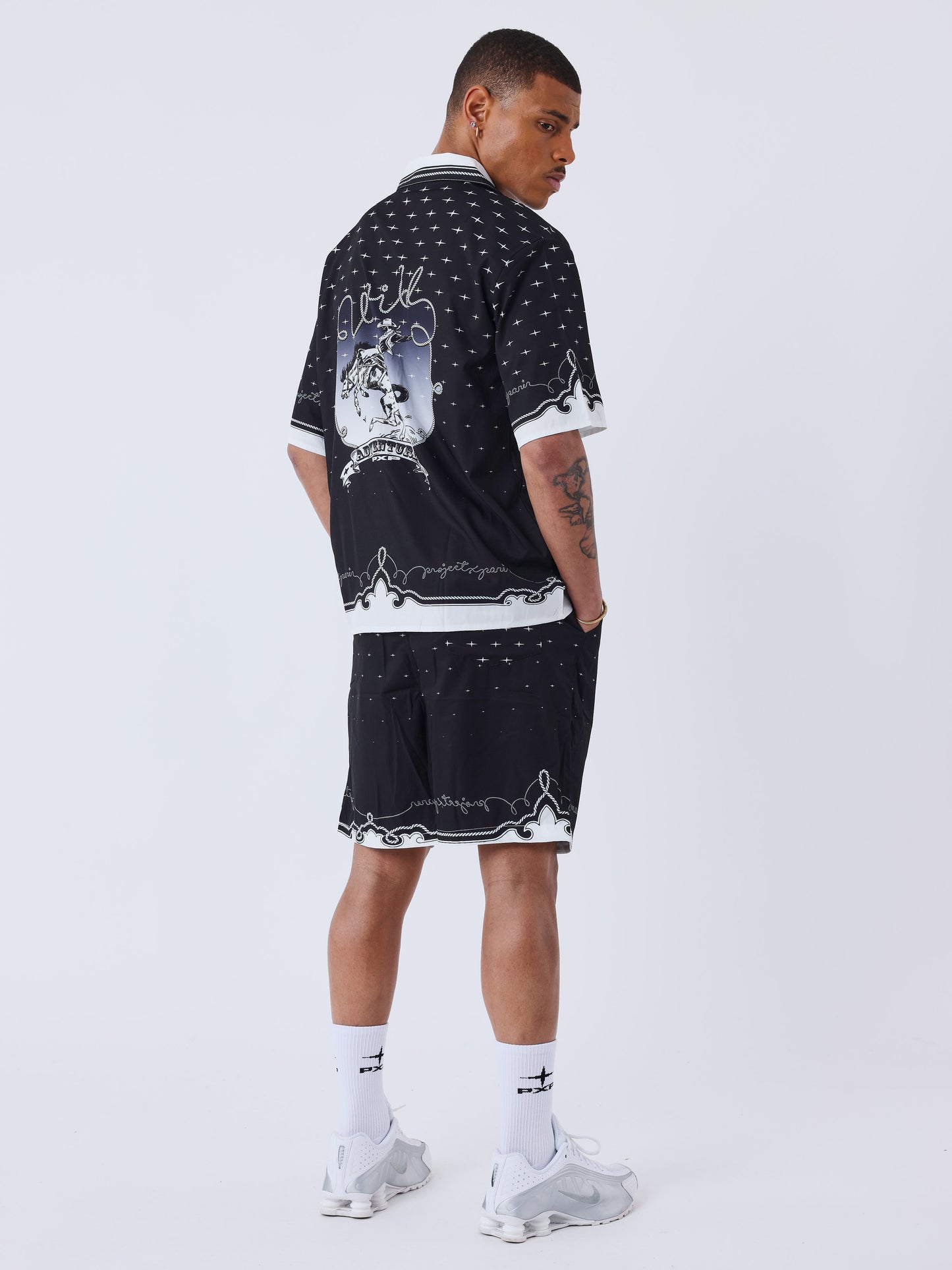 short-fluide-western-noir