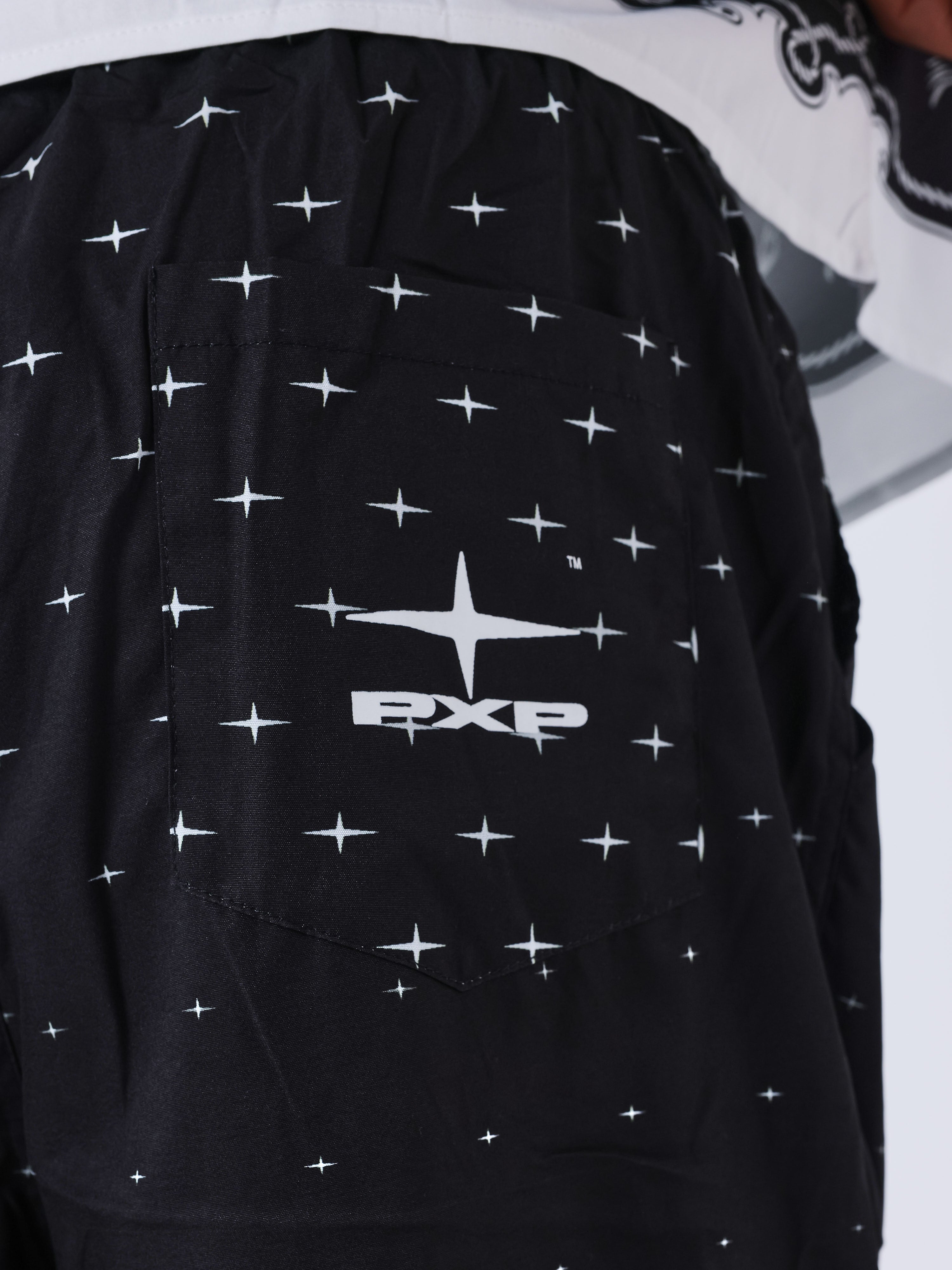 short-fluide-western-noir