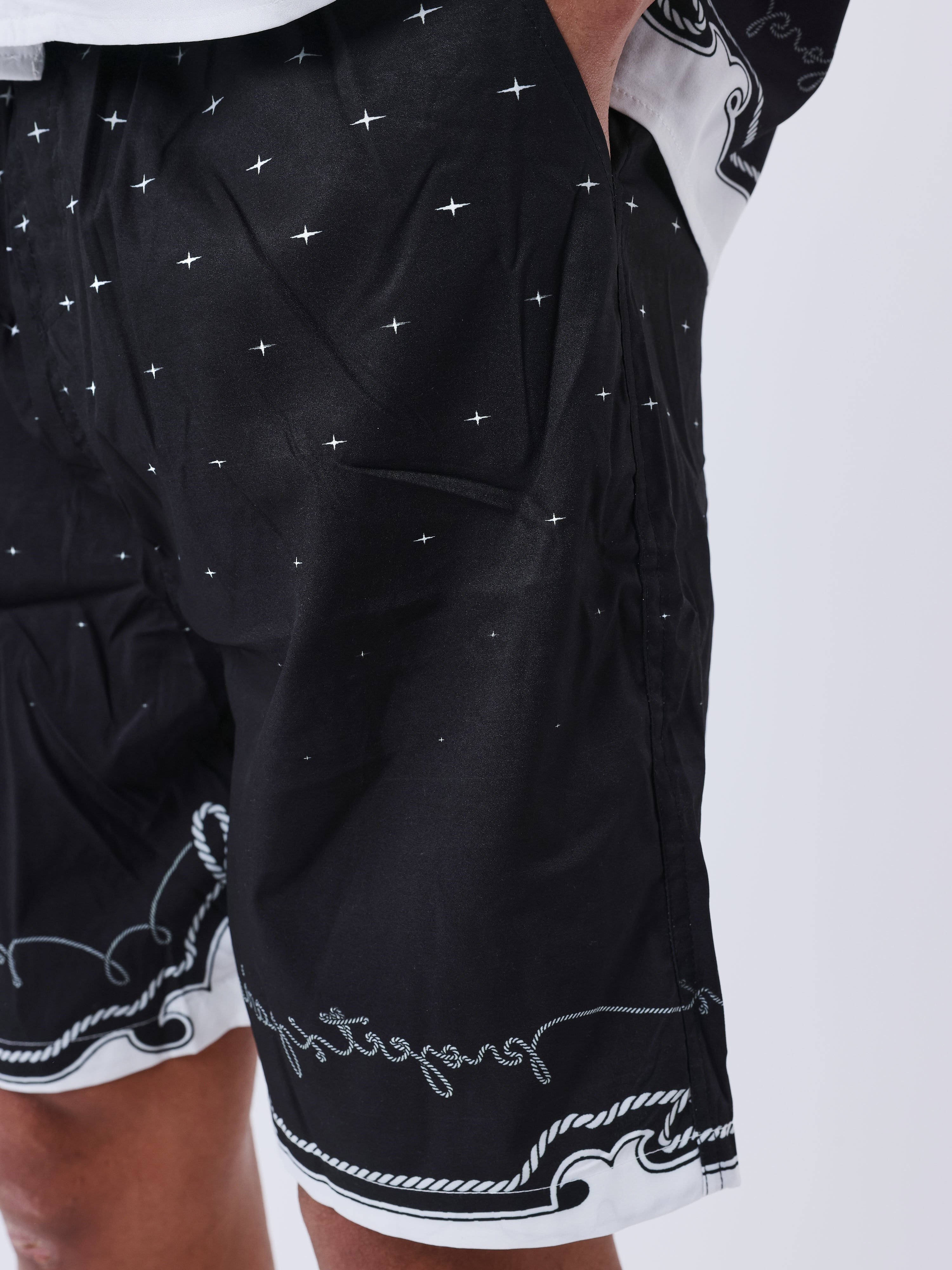 short-fluide-western-noir