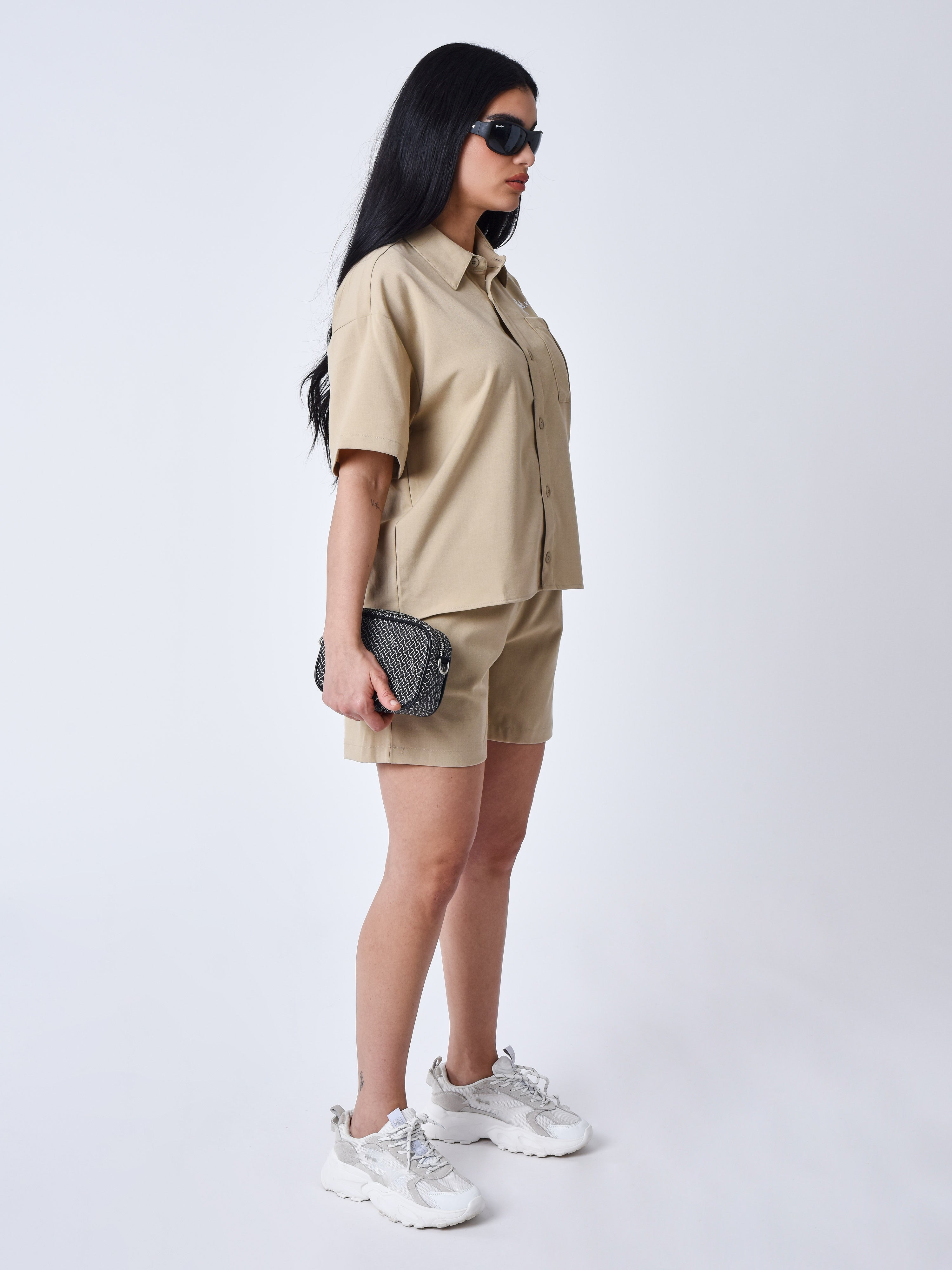 short-fluide-gris-fume-modelshot