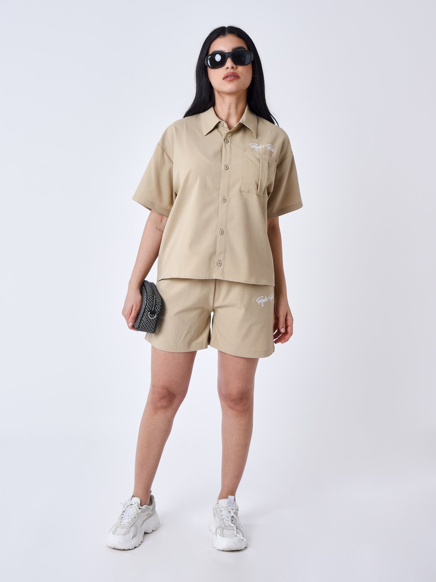 short-fluide-gris-fume-modelshot