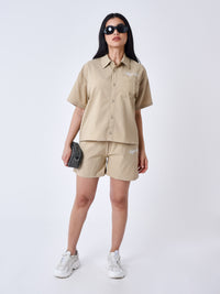 short-fluide-gris-fume-modelshot
