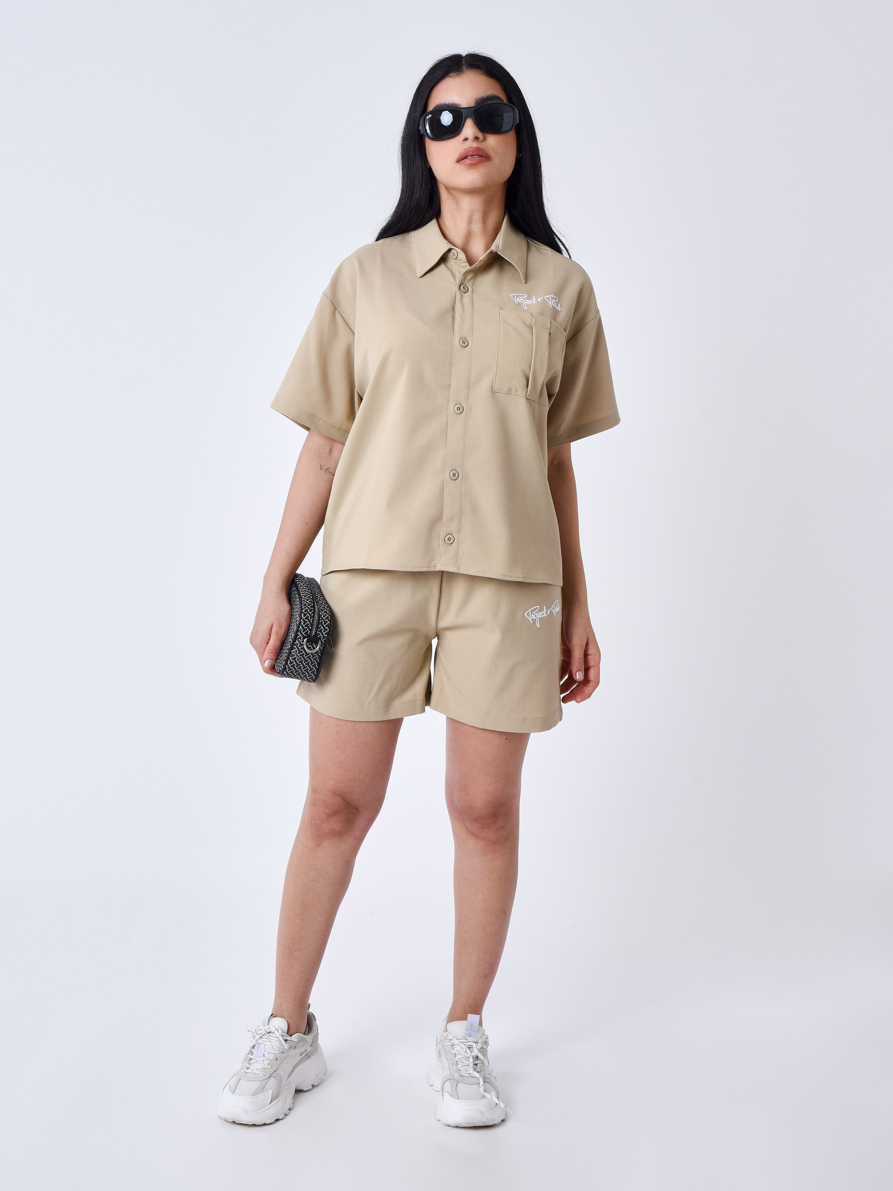 short-fluide-gris-fume-modelshot