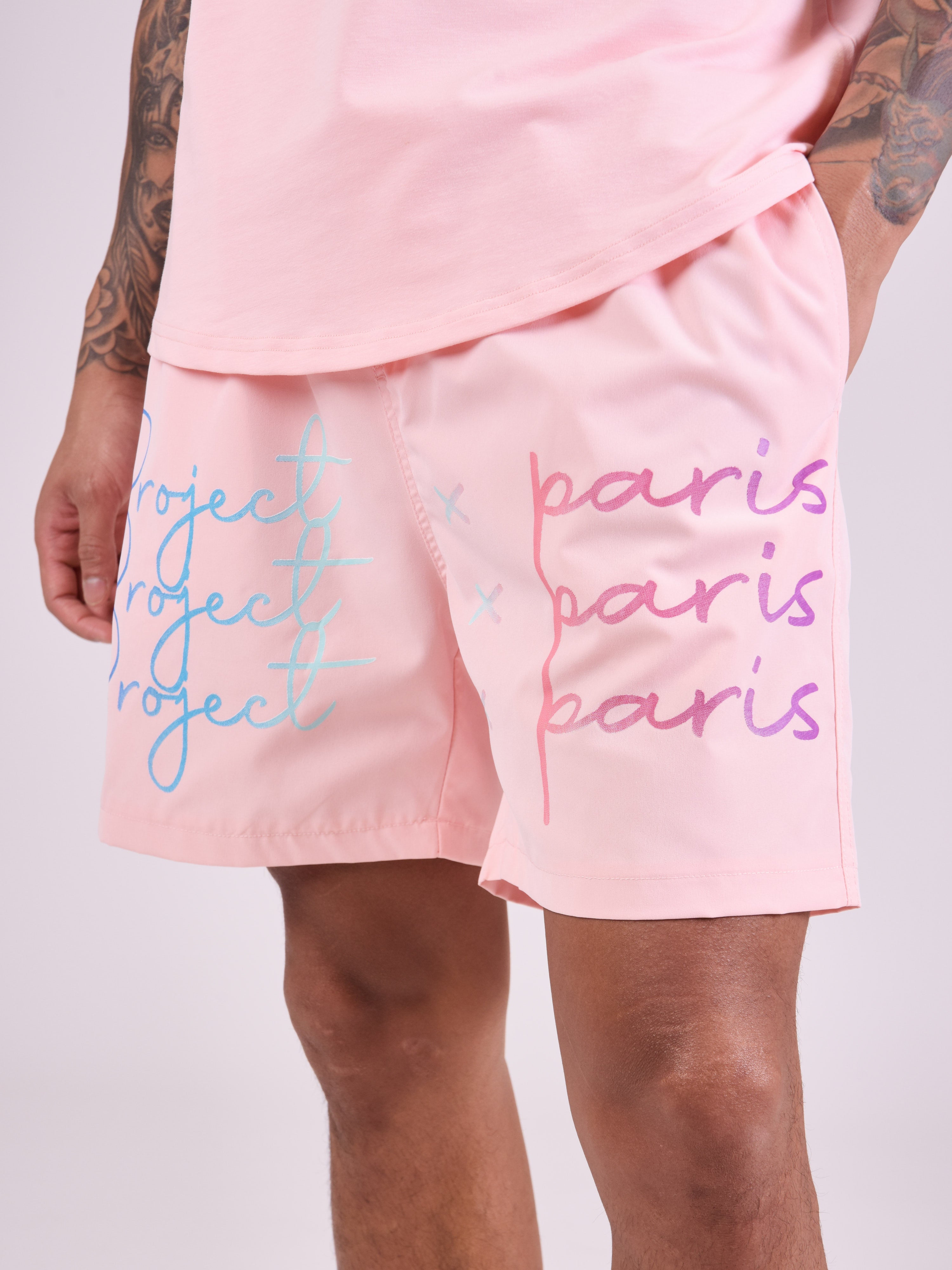 Short med stort tryckt logga i gradient-6