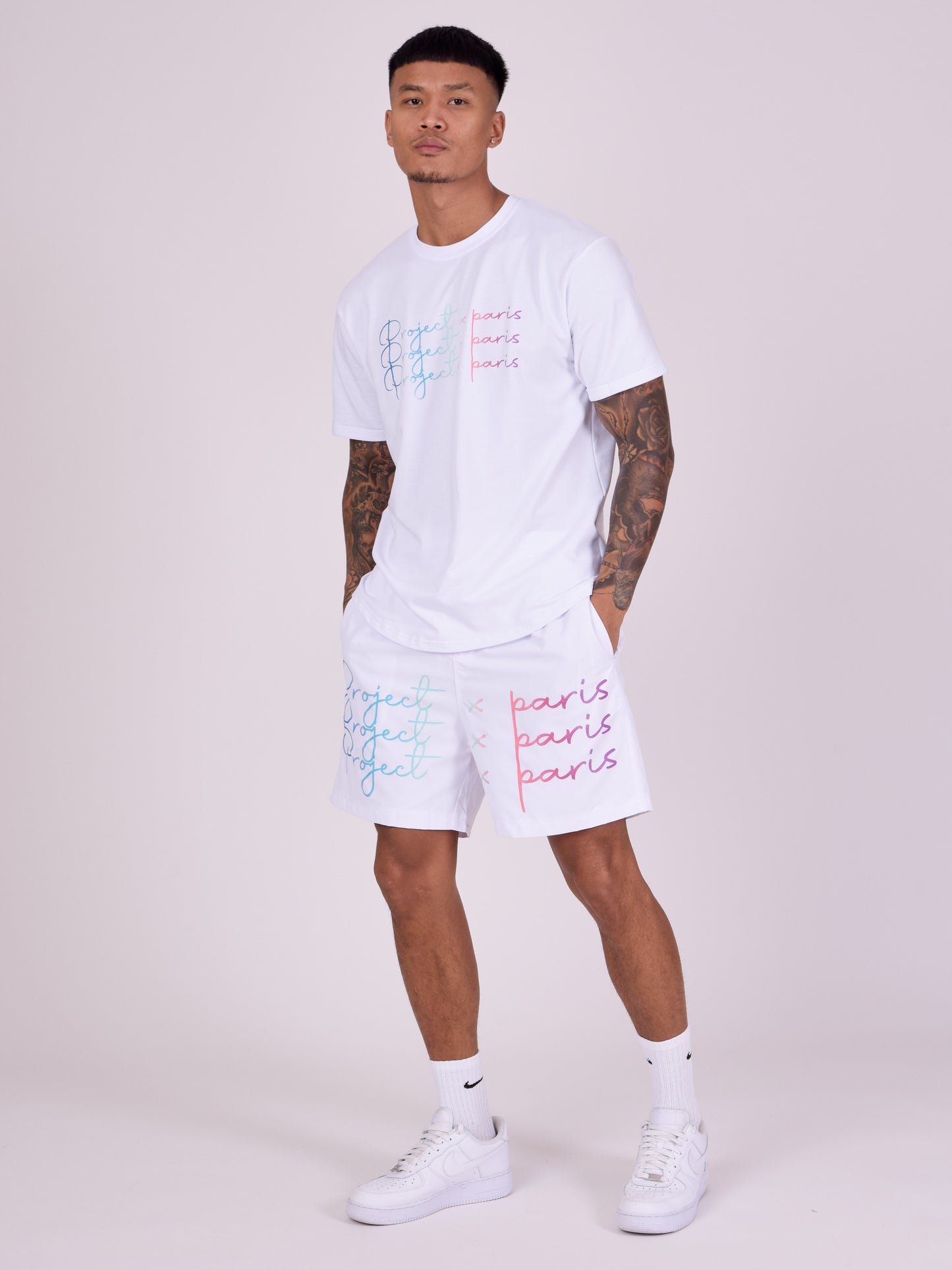 short-grand-logo-imprime-degrade-blanc-modelshot