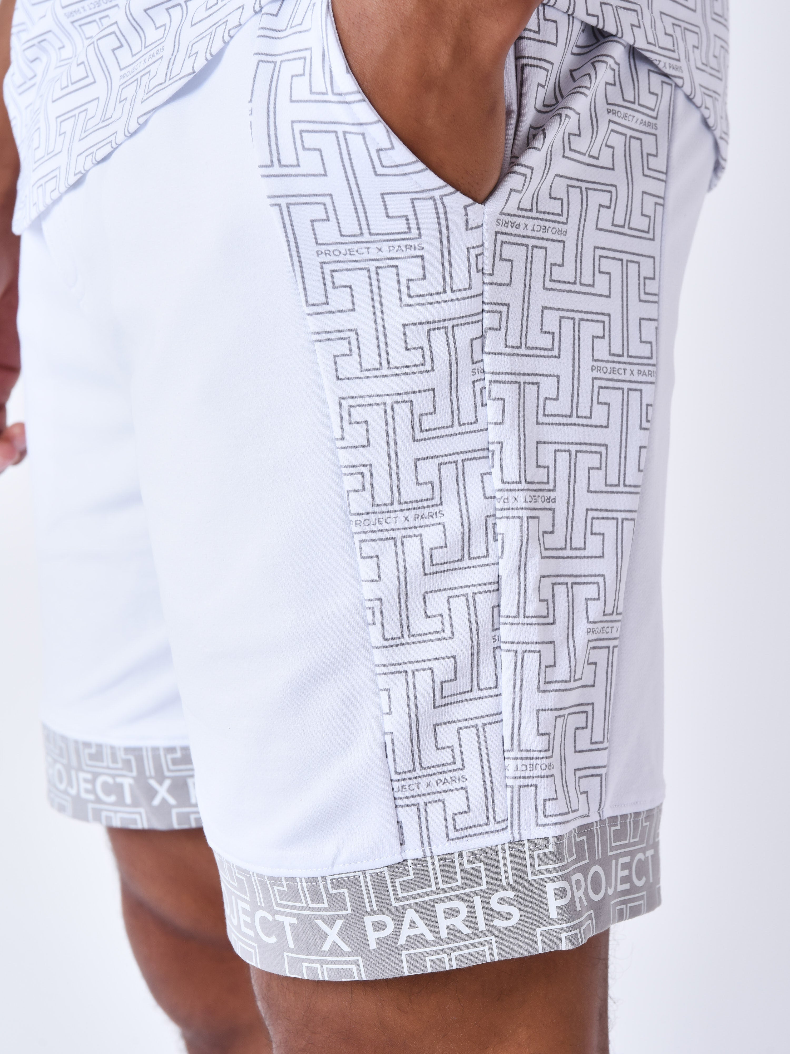 short-imprime-labyrinthe-blanc-modelshot