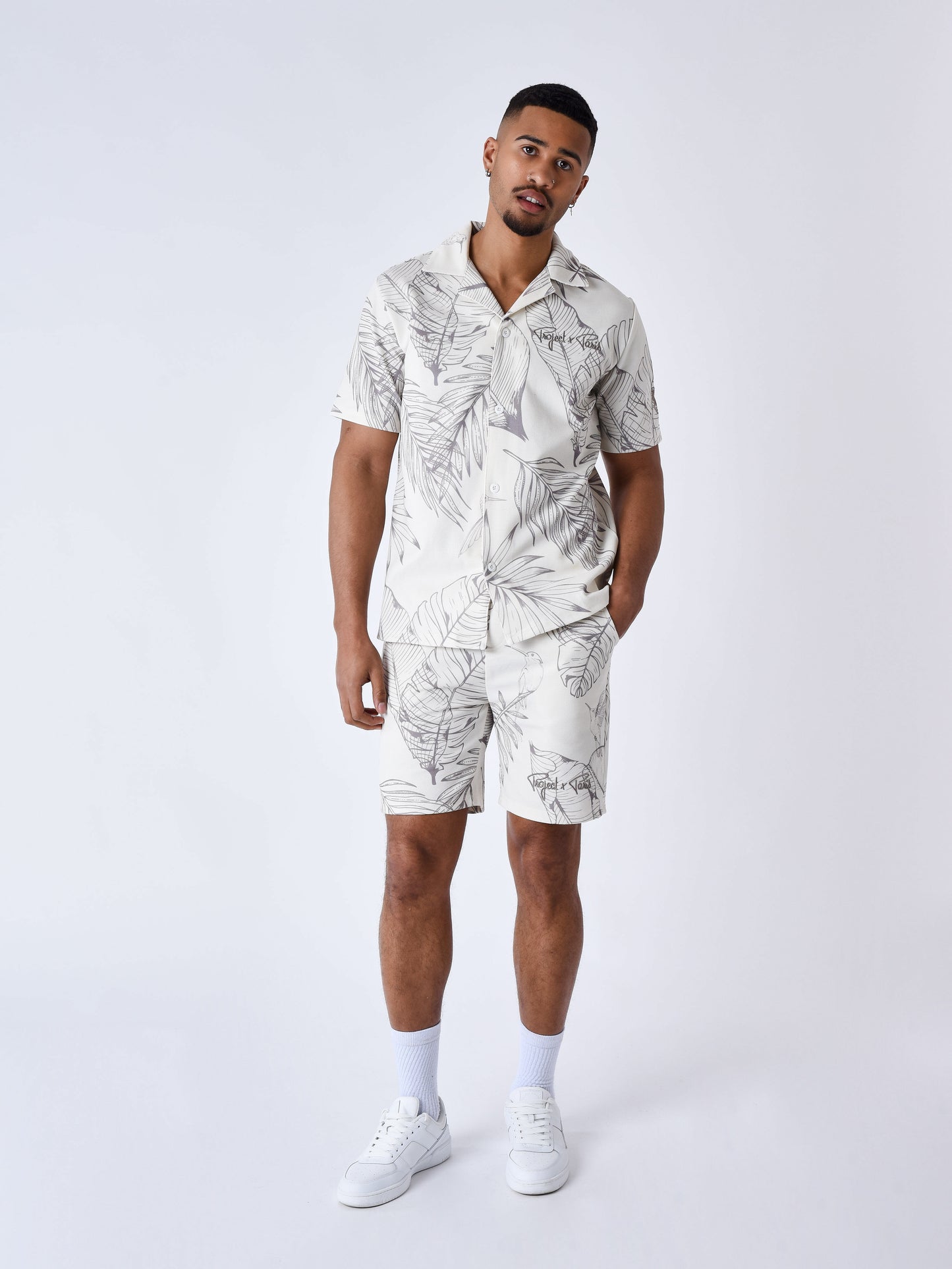 short-imprime-luxuriant-greige-modelshot
