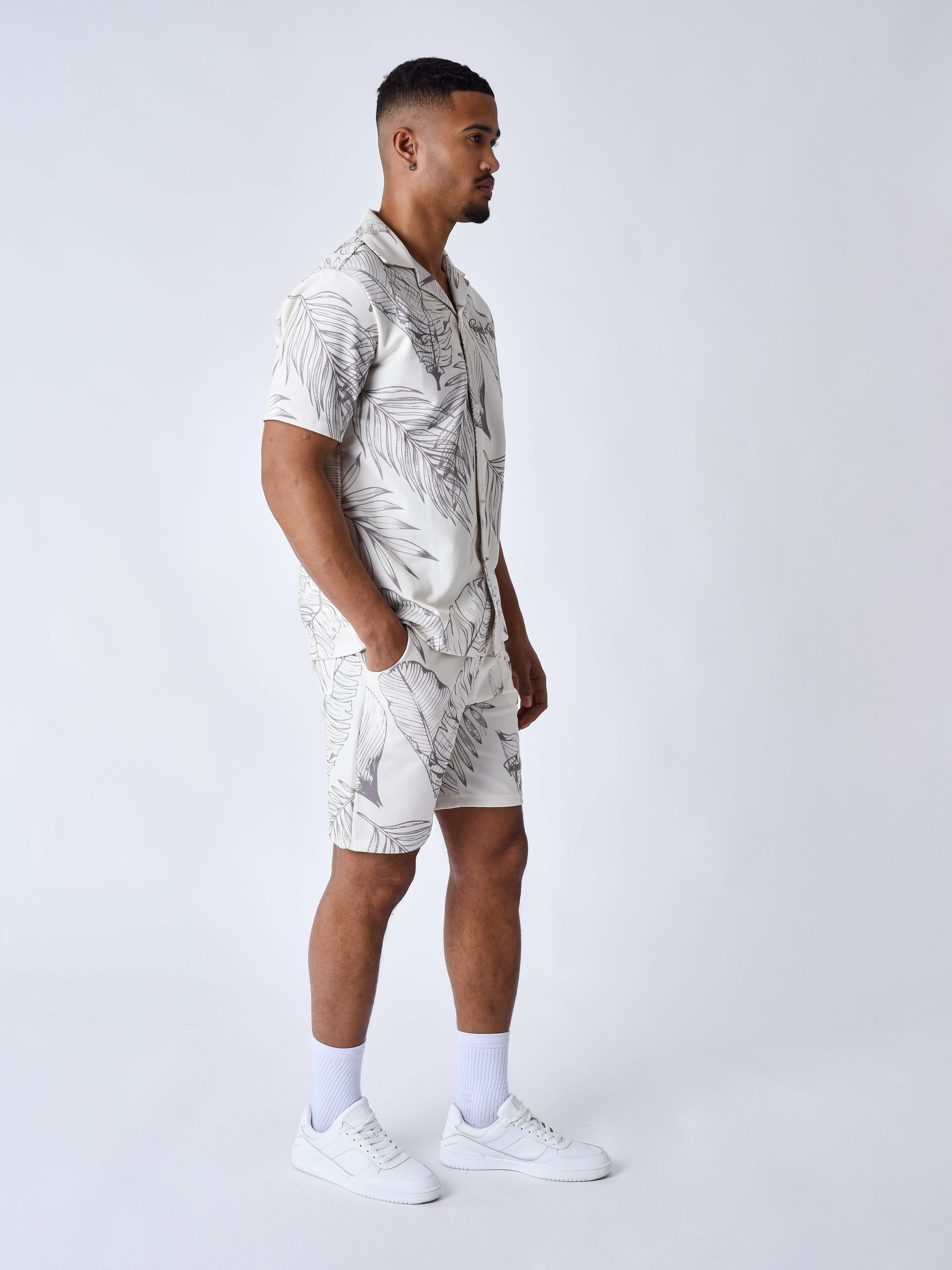 Short mit üppigem Print-3