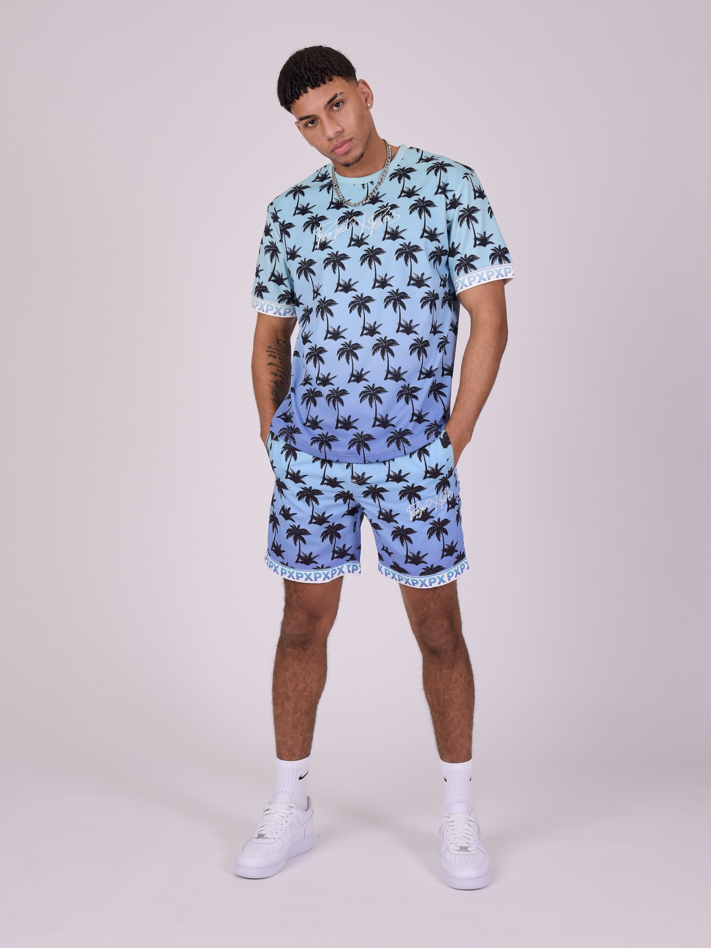 Shorts mit Farbverlauf und Palmenprint-4