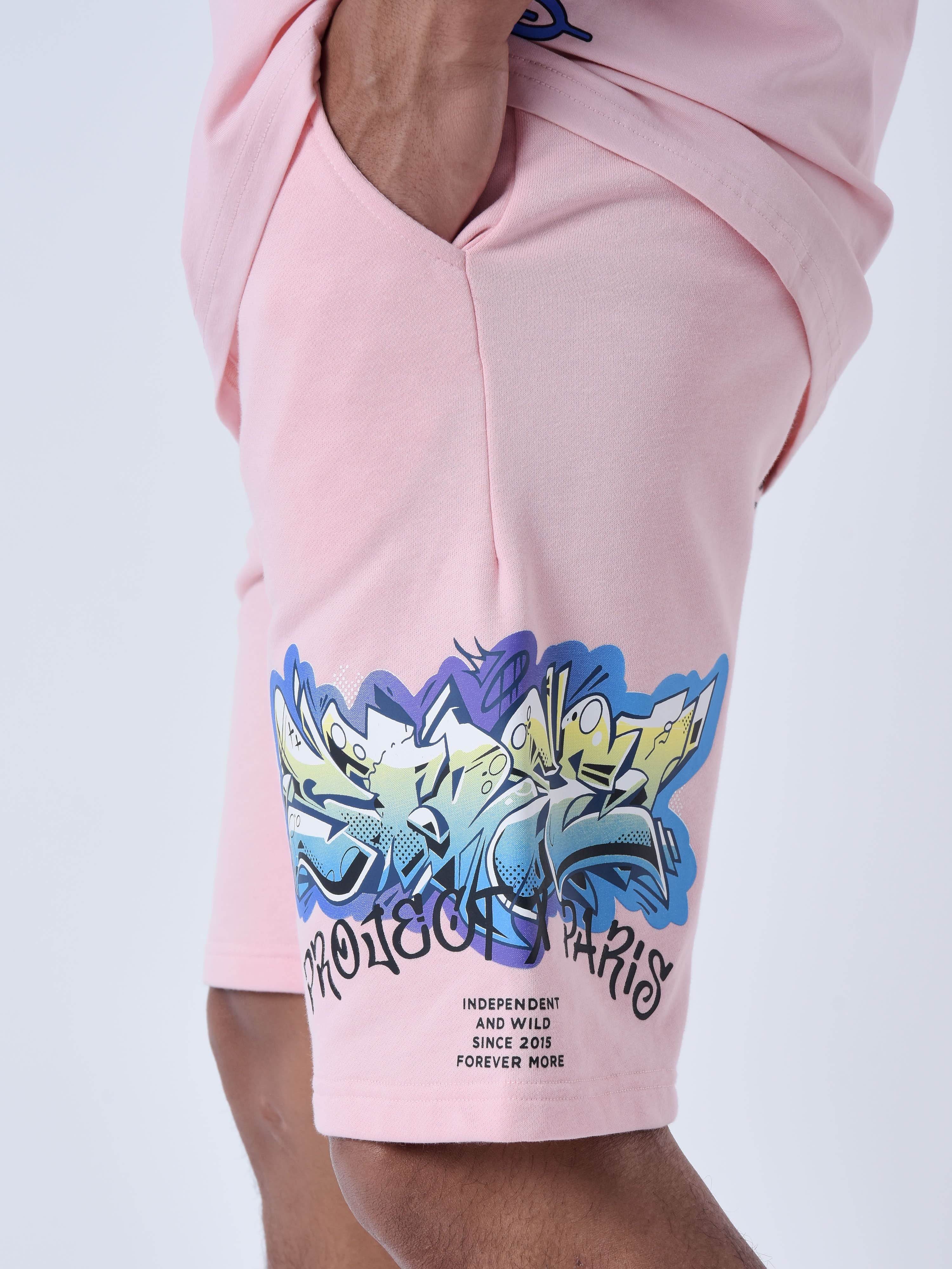 short-imprime-street-art-rose-modelshot