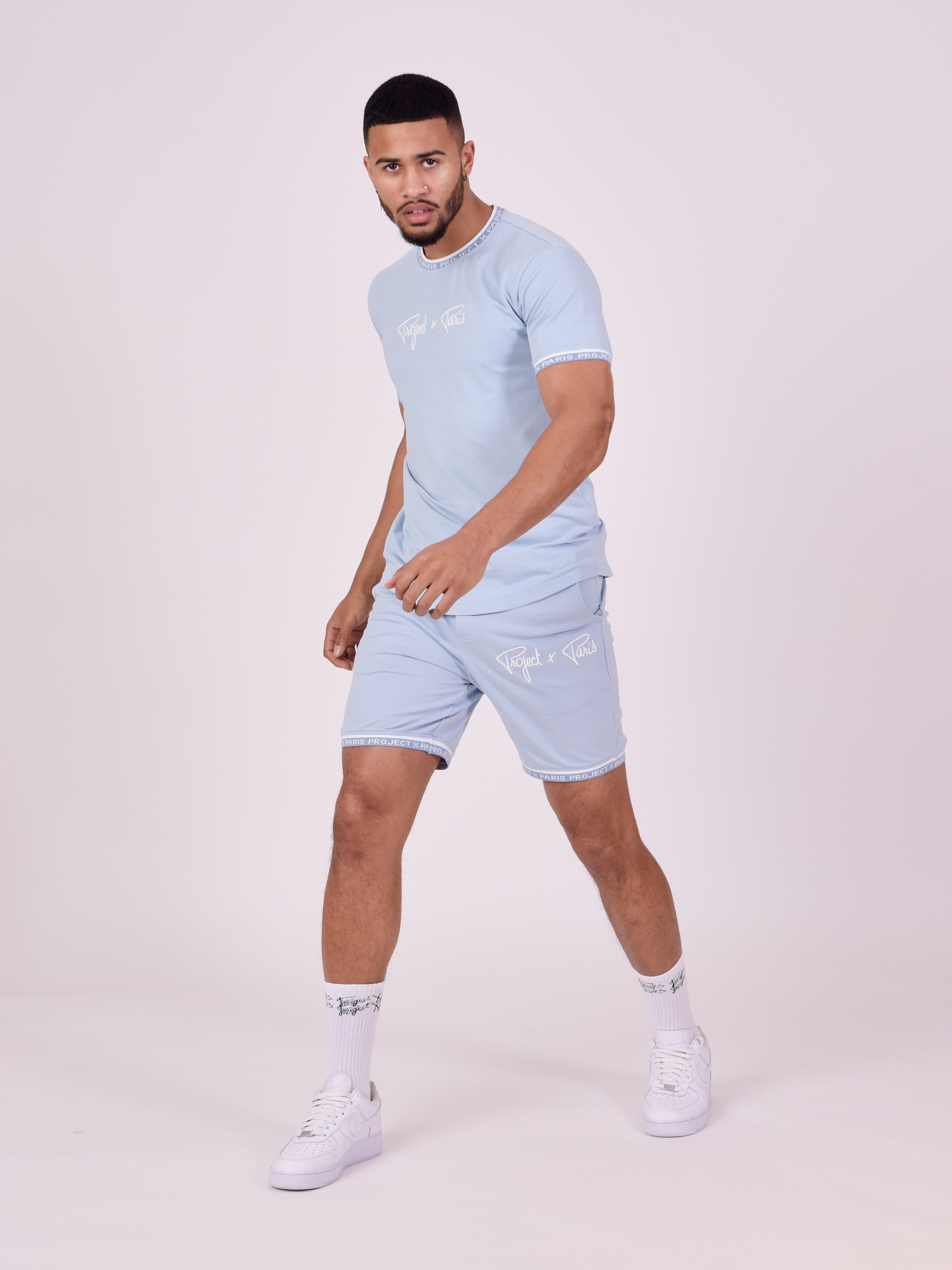short-logo-brode-en-relief-bleu-ciel