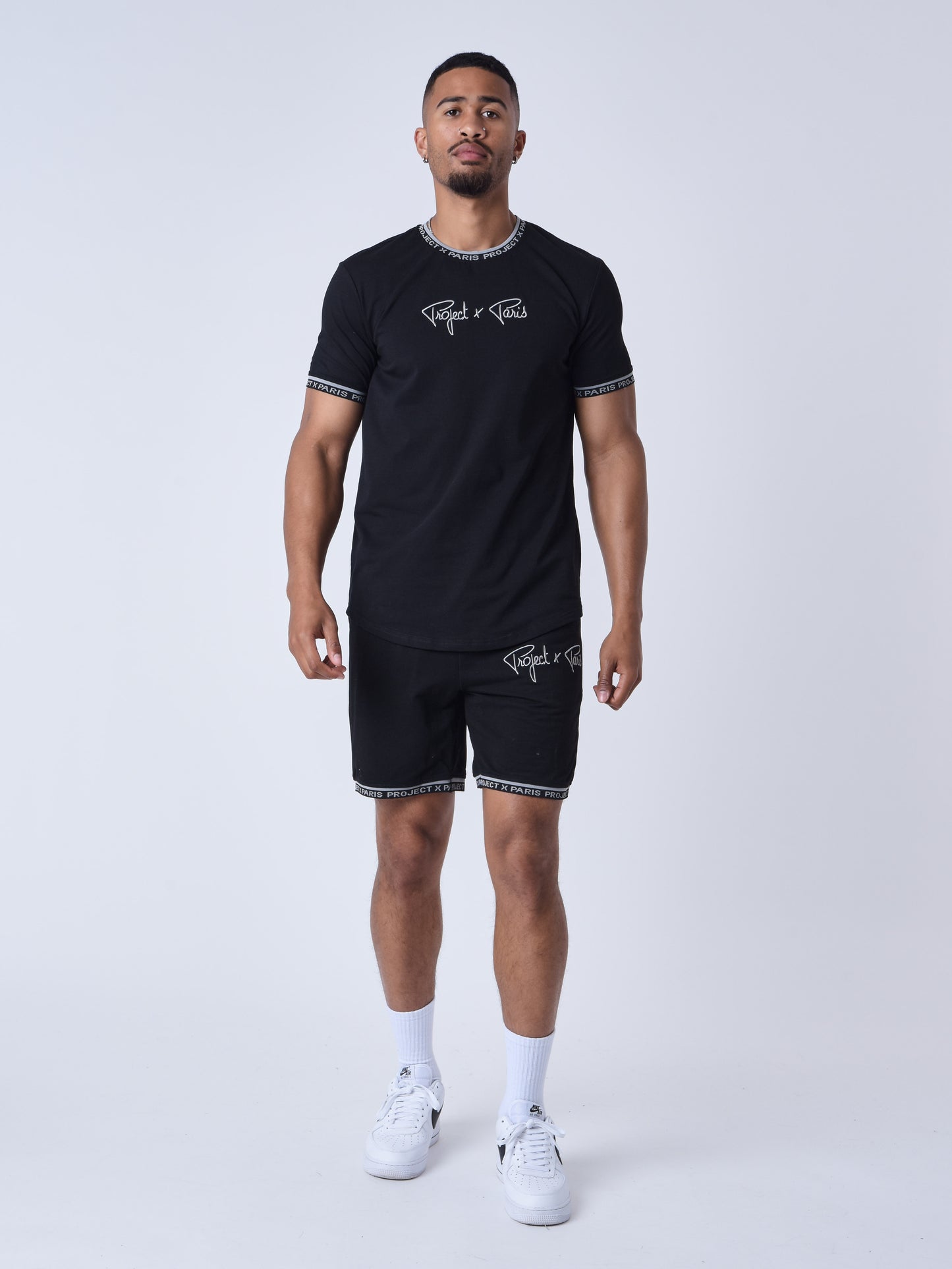 short-logo-brode-en-relief-noir