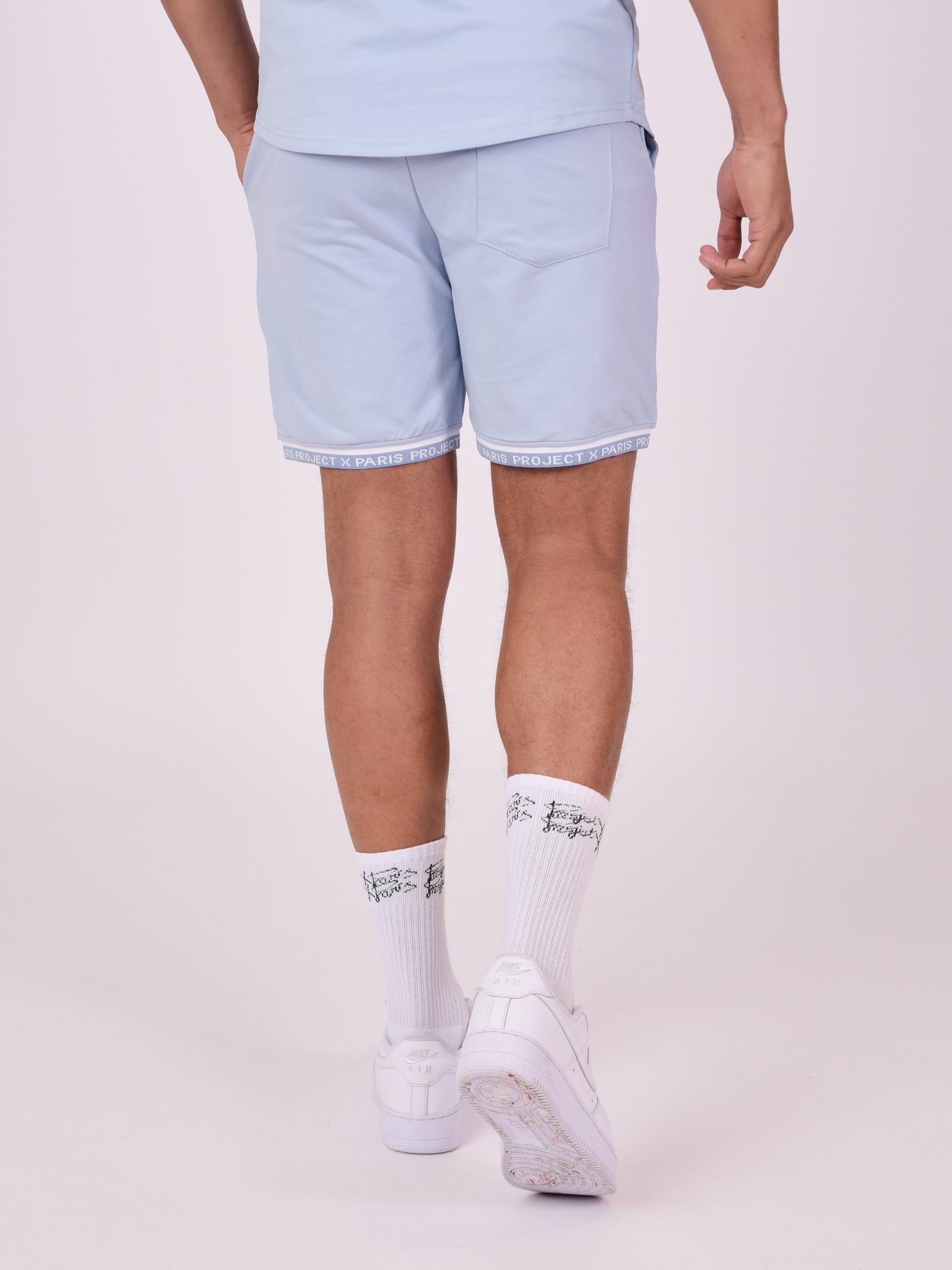 short-logo-brode-en-relief-bleu-ciel