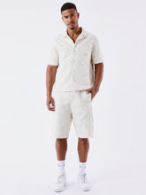 short-motif-floral-beige-modelshot