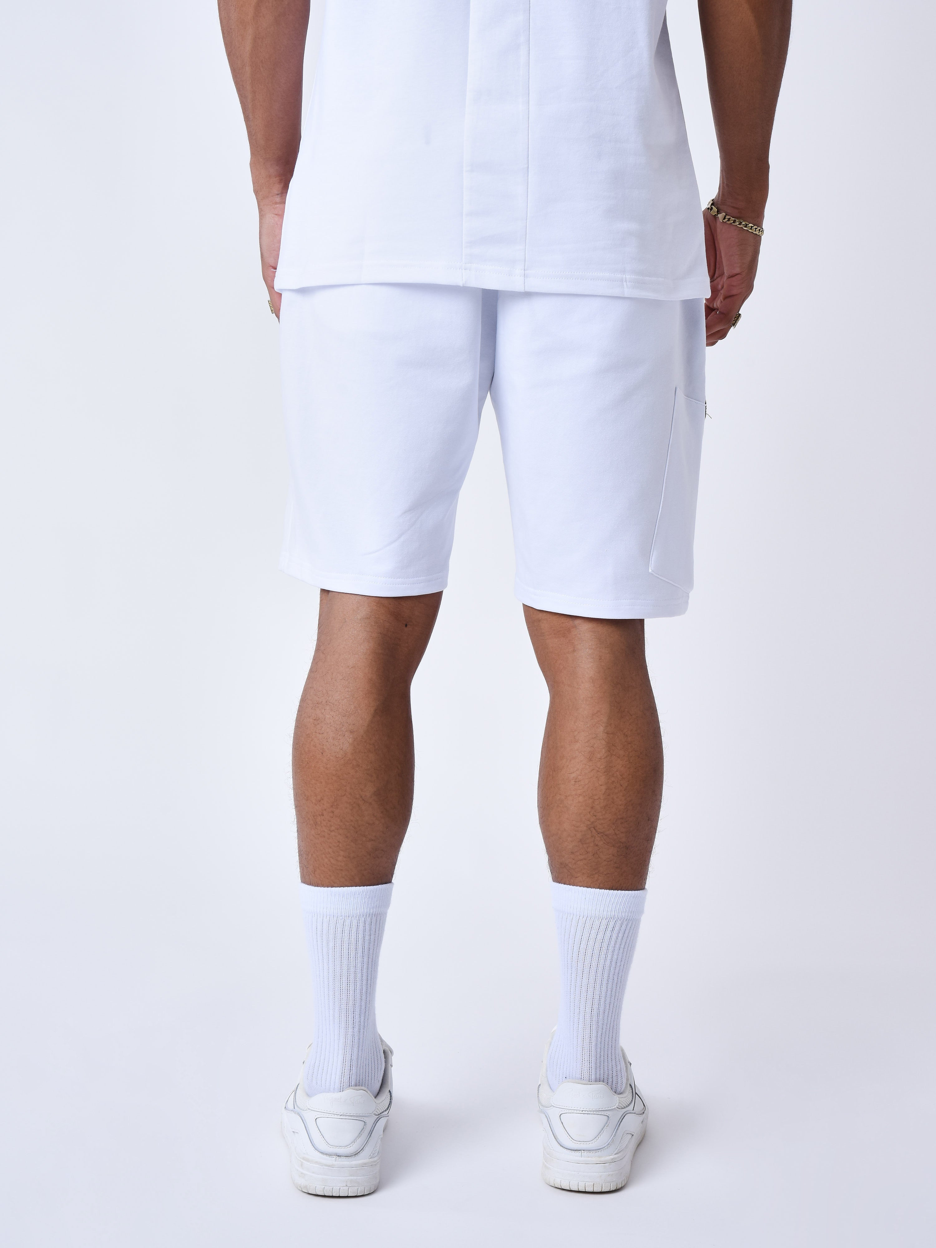 short-technique-a-decoupes-blanc