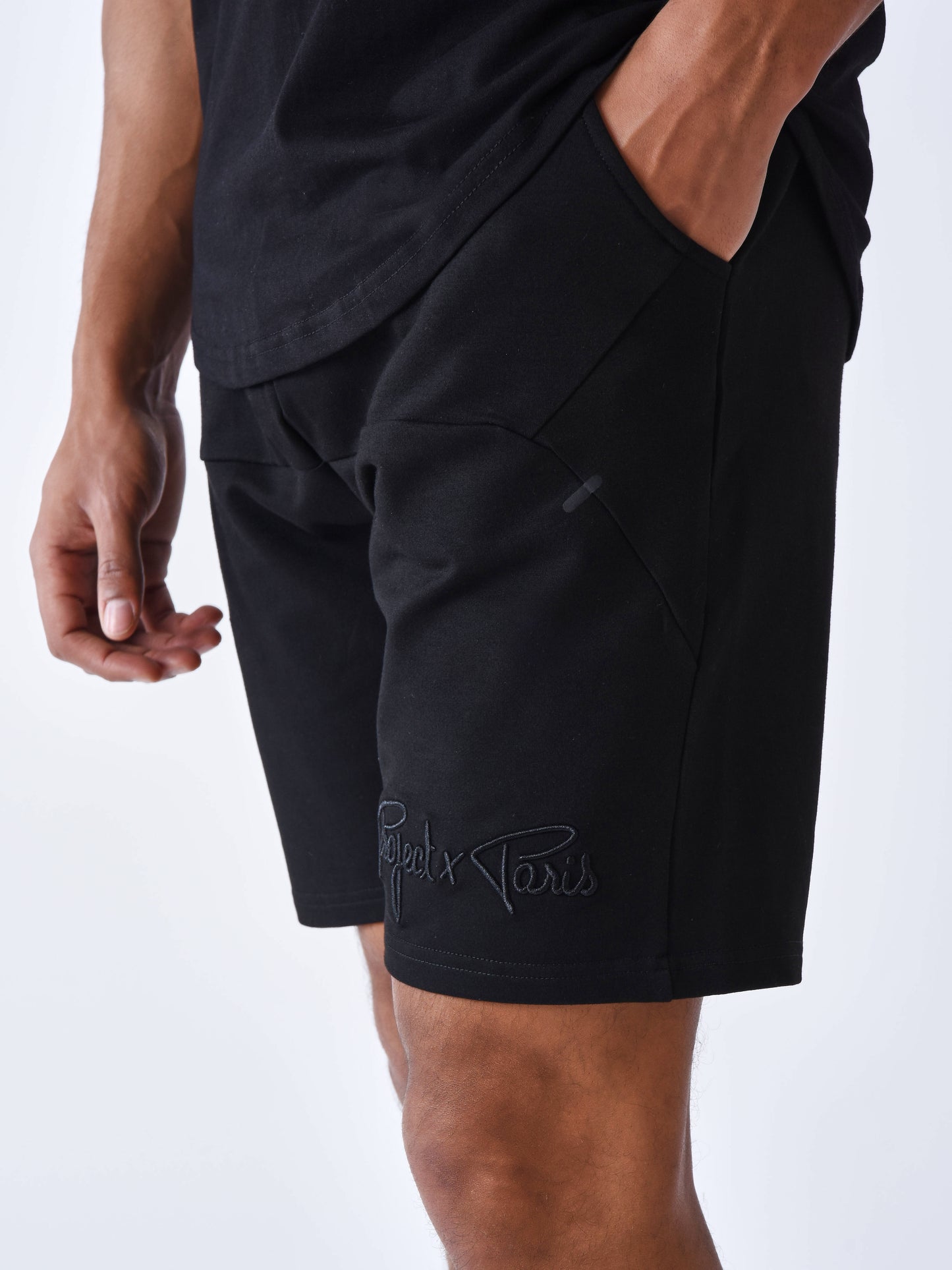 short-technique-a-decoupes-noir