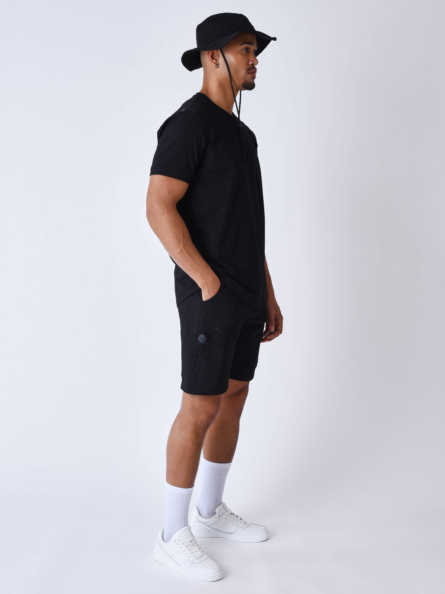 short-technique-a-decoupes-noir