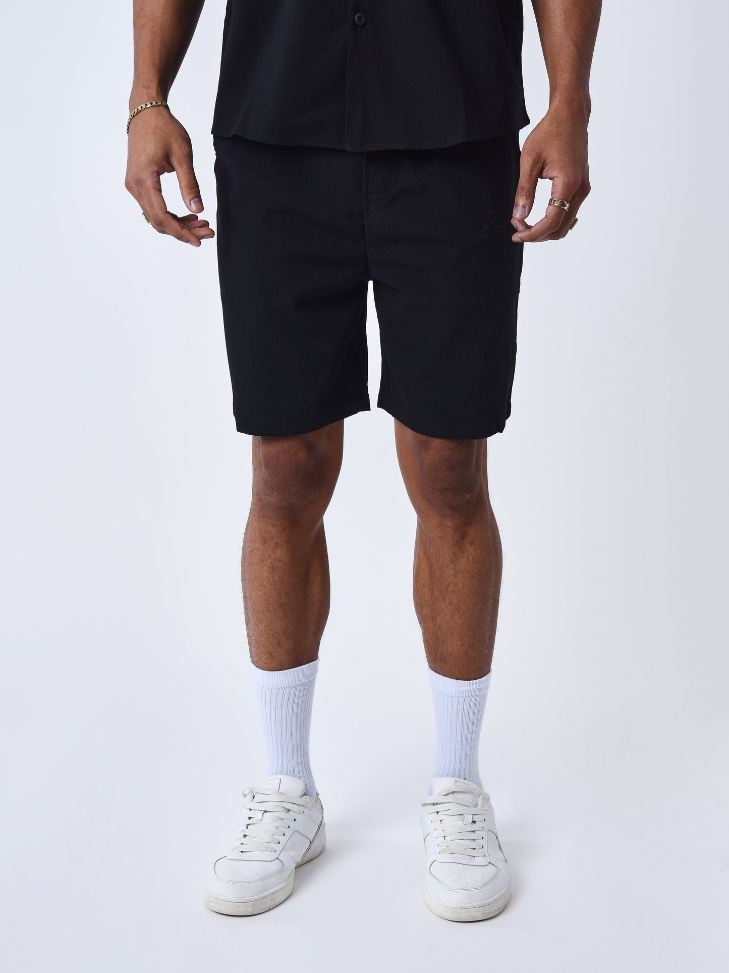 short-texture-brode-noir