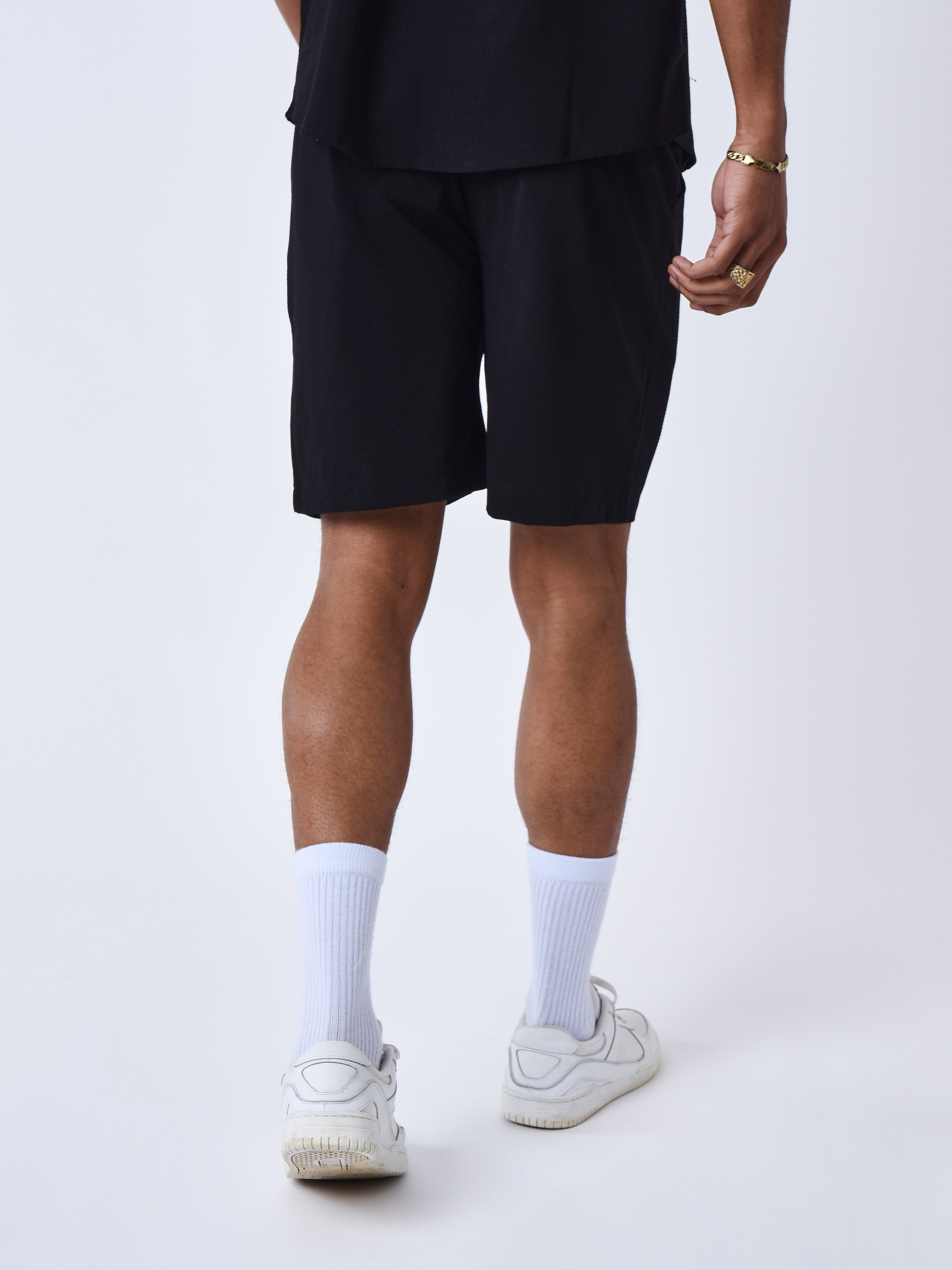 short-texture-brode-noir
