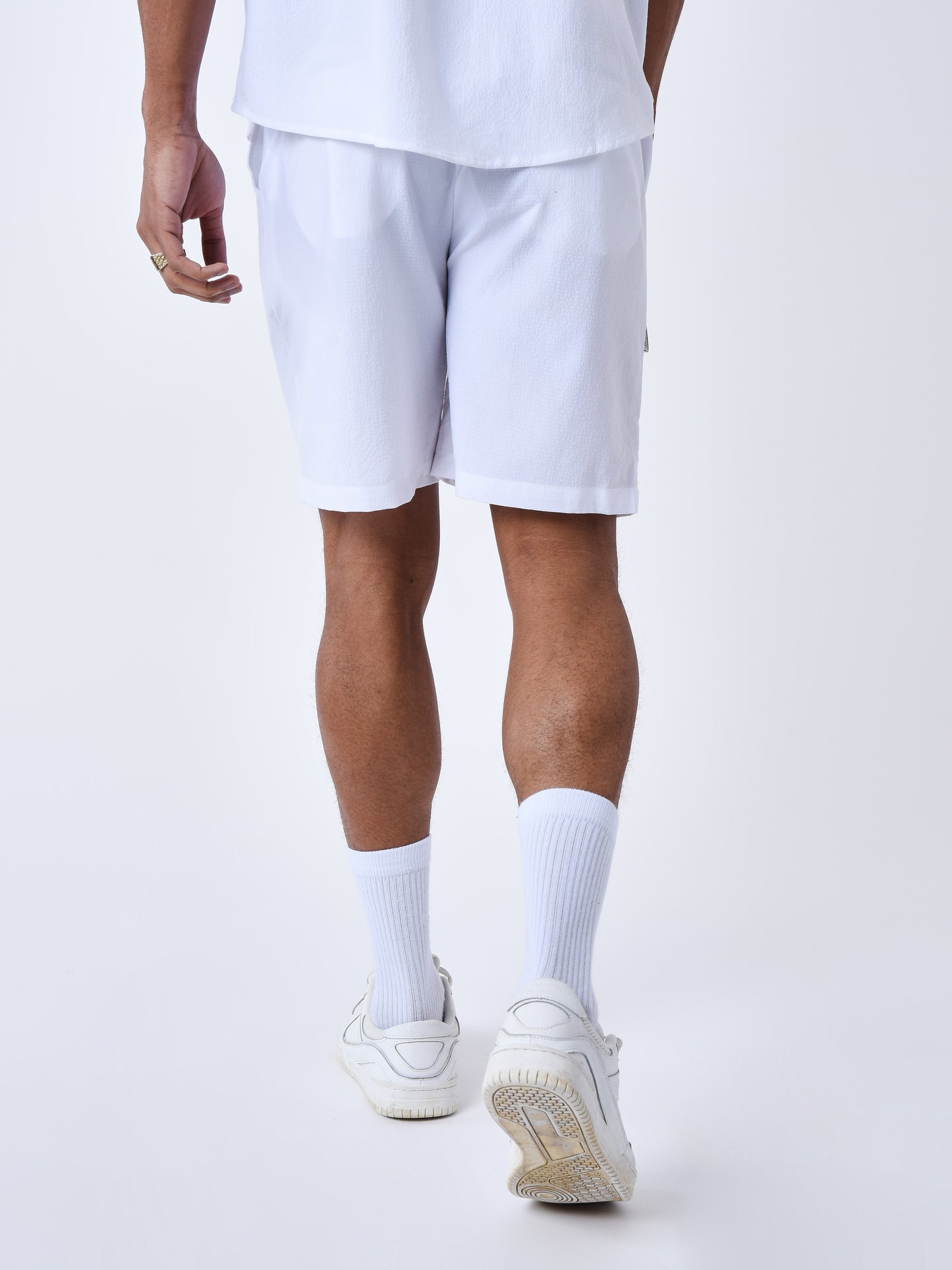 short-texture-brode-blanc-modelshot