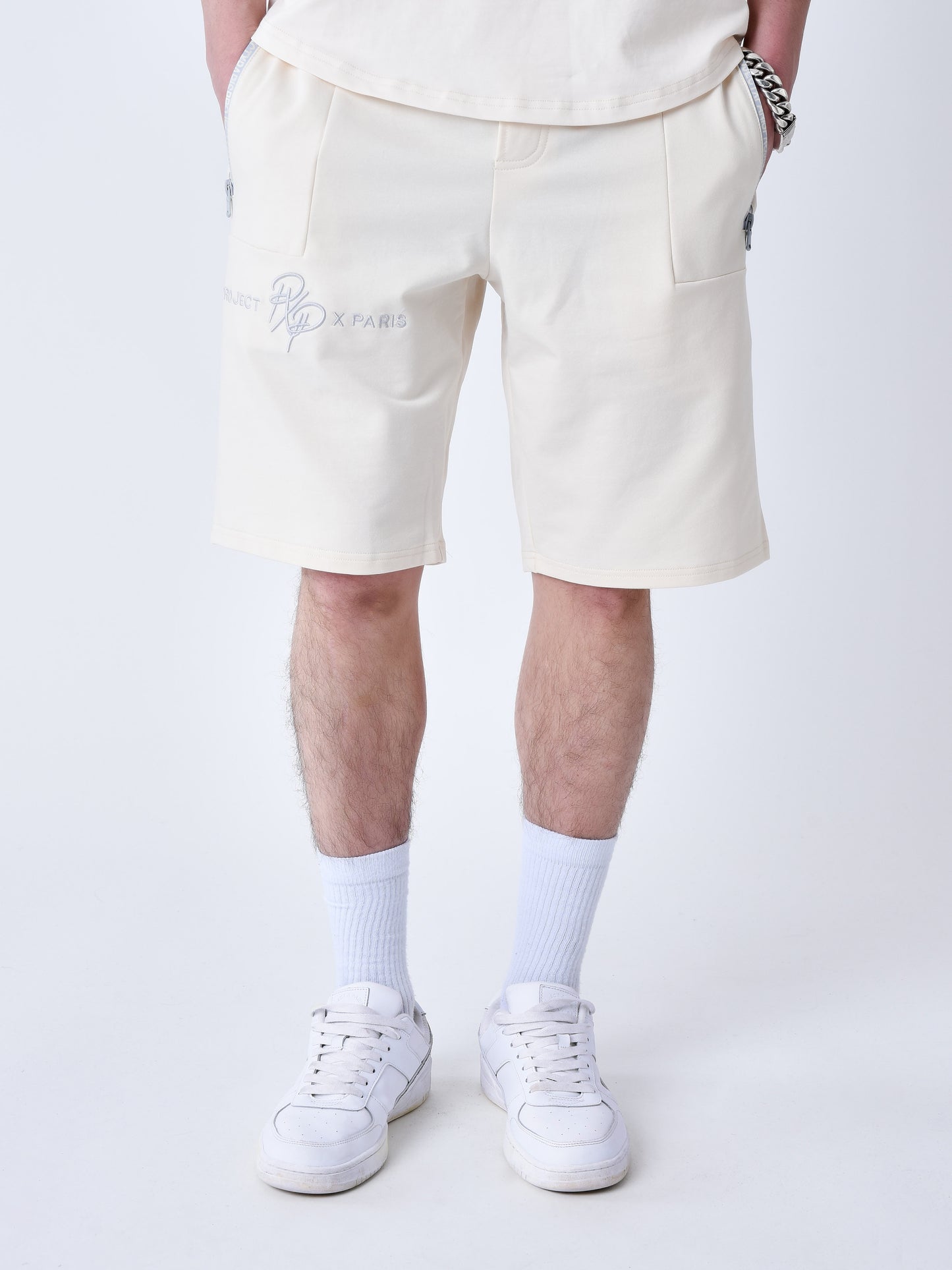 short-uni-avec-bande-logo-craie