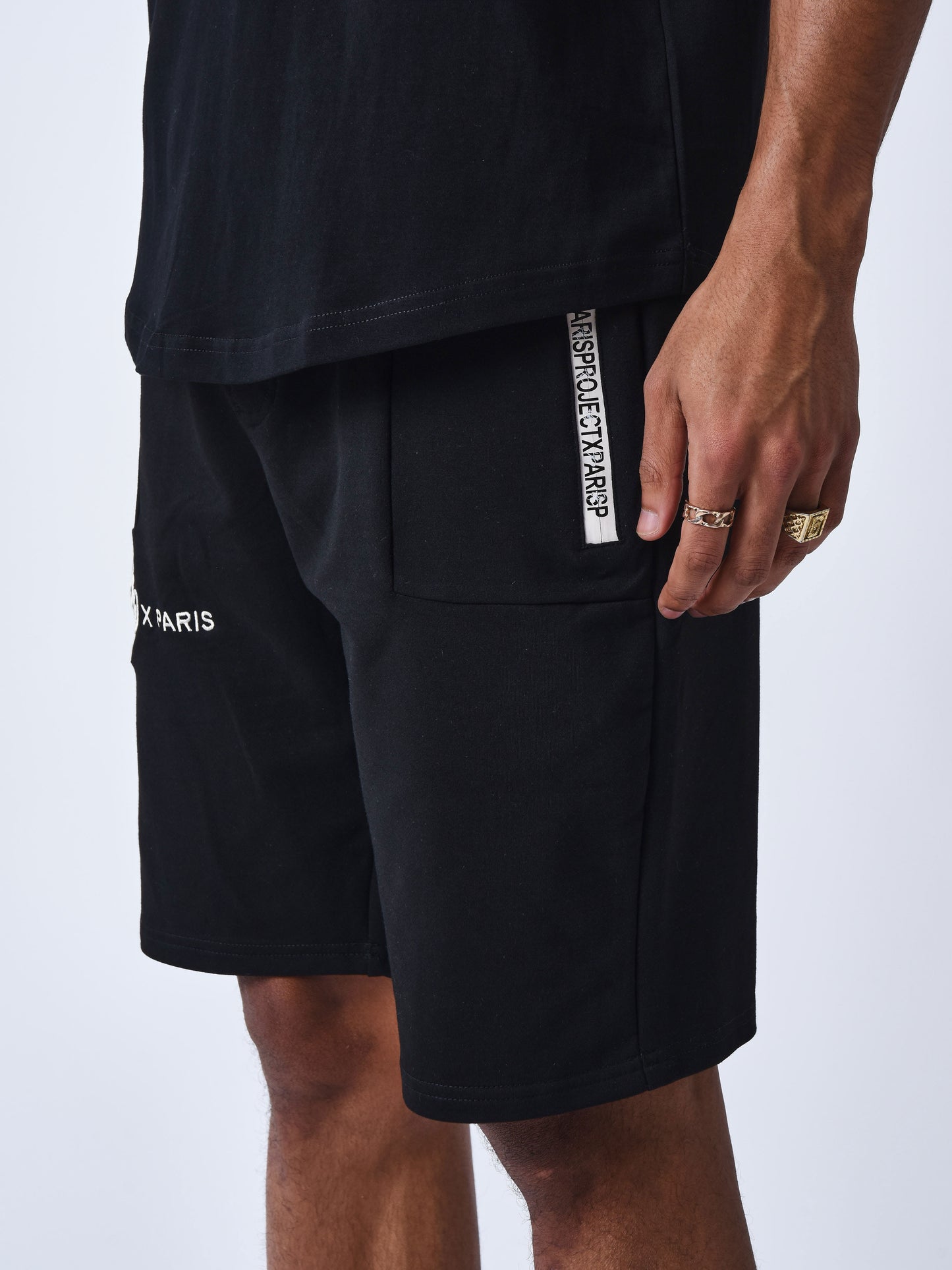 short-uni-avec-bande-logo-noir-blanc
