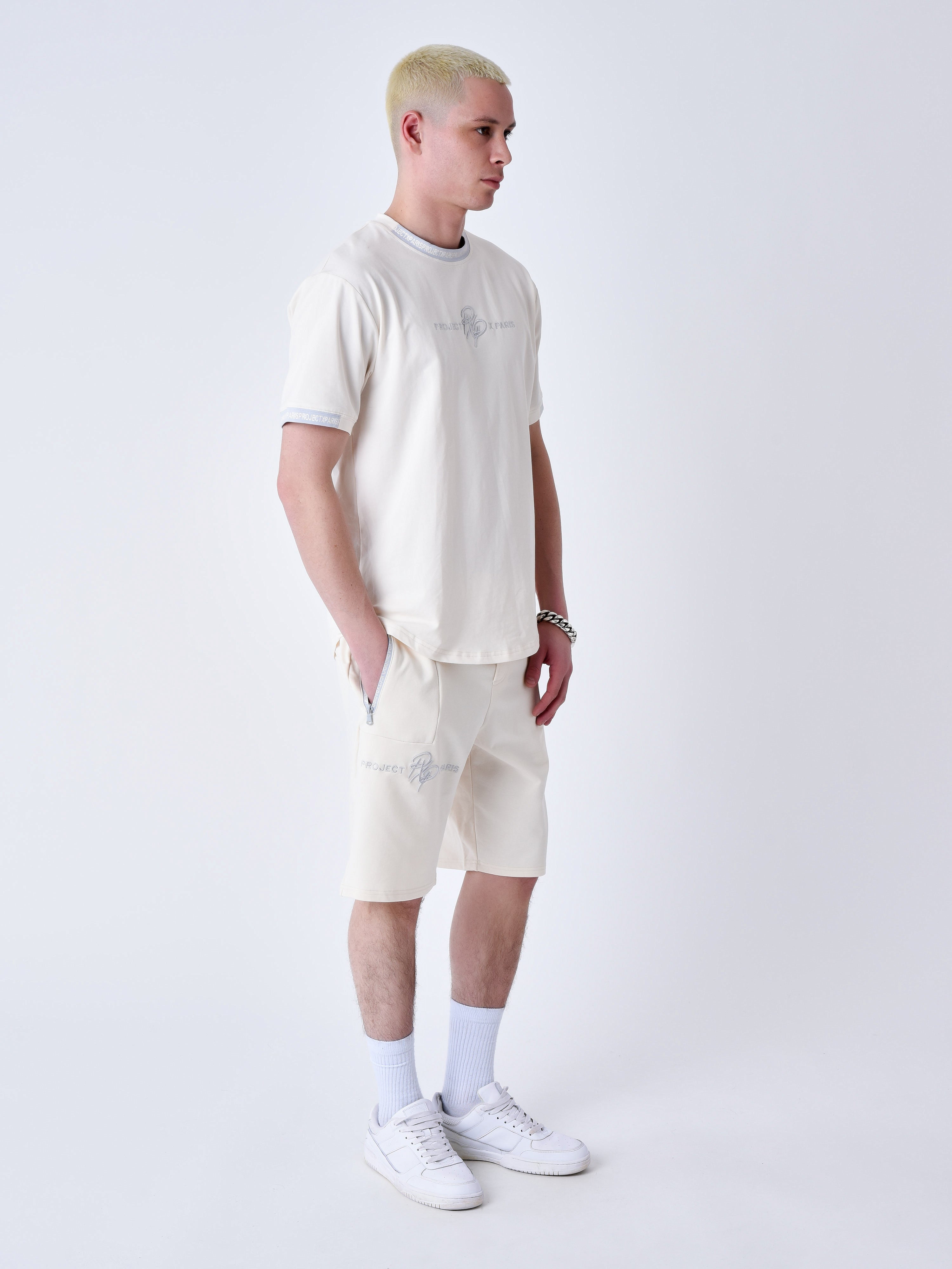 short-uni-avec-bande-logo-craie