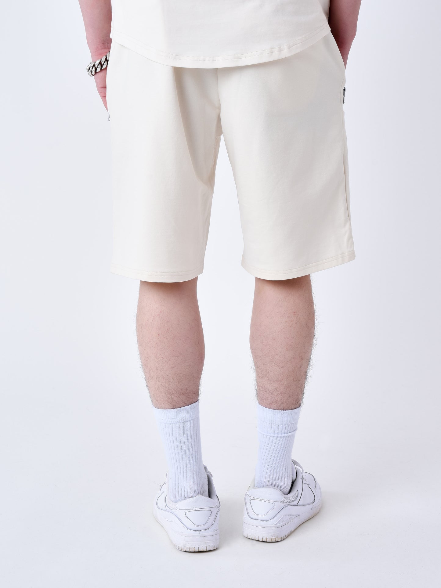 short-uni-avec-bande-logo-craie